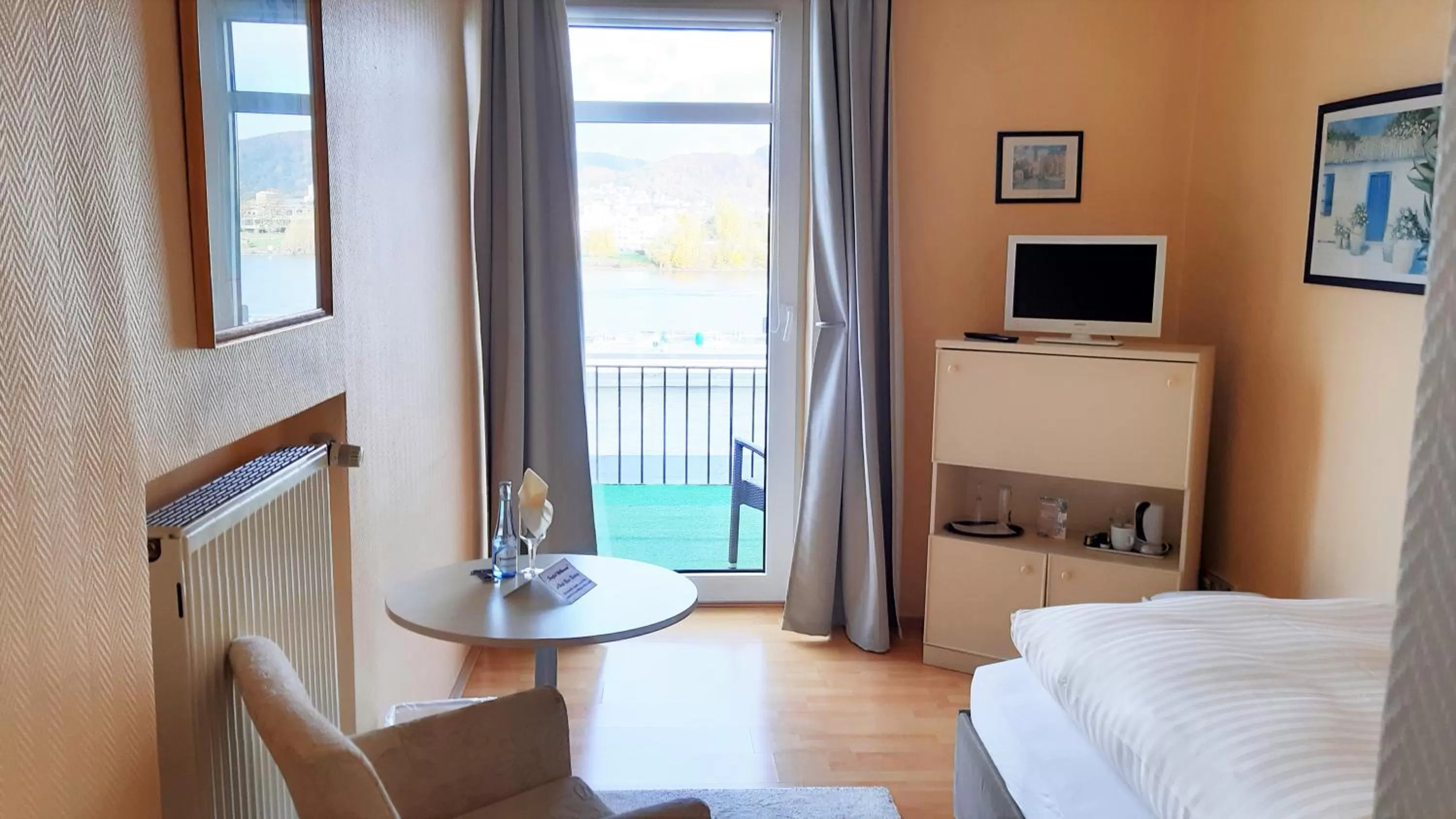 Photo of the whole room, Bed in Hotel Rhein-Residenz