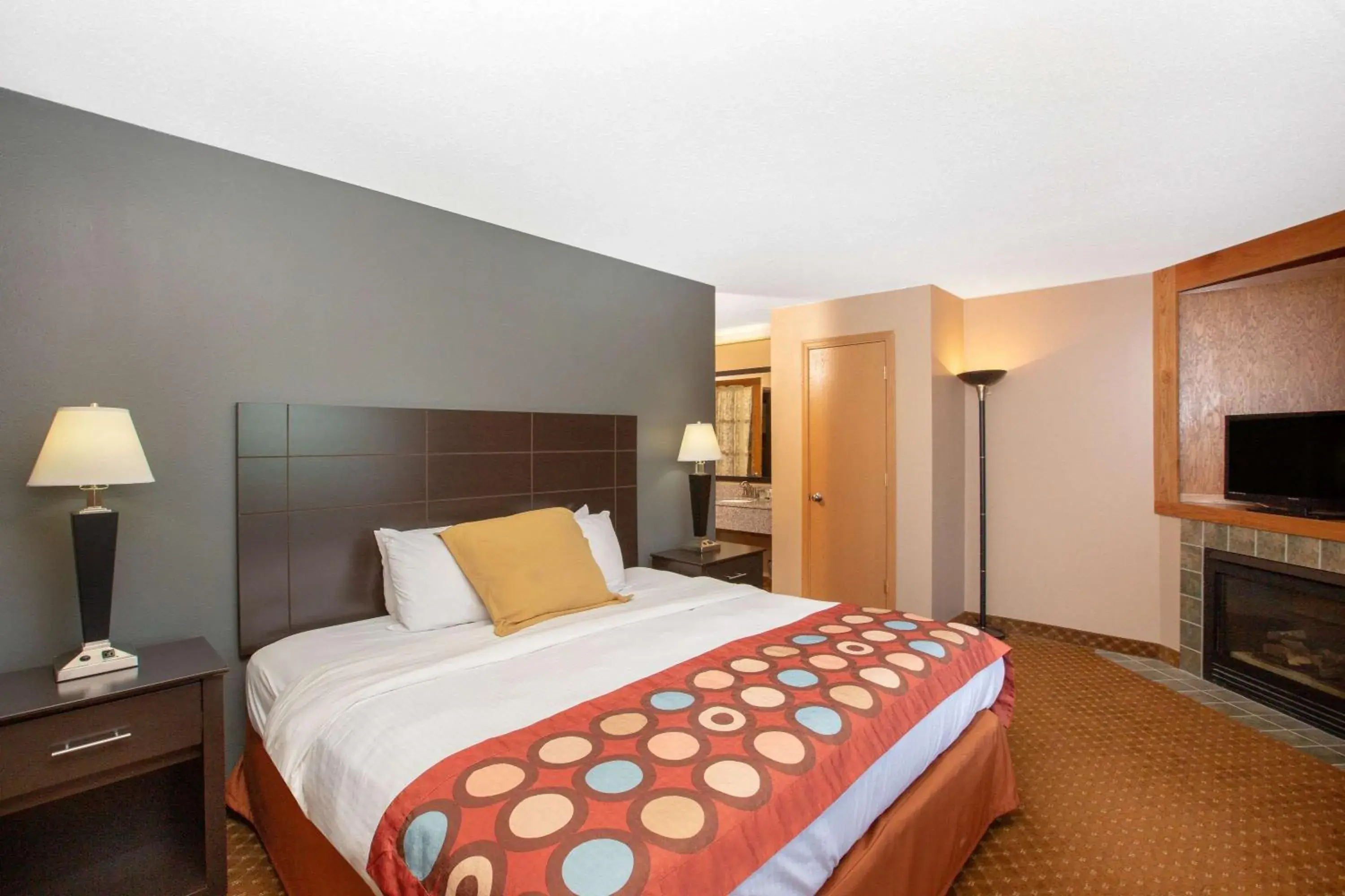 Photo of the whole room, Bed in AmericInn by Wyndham Coralville