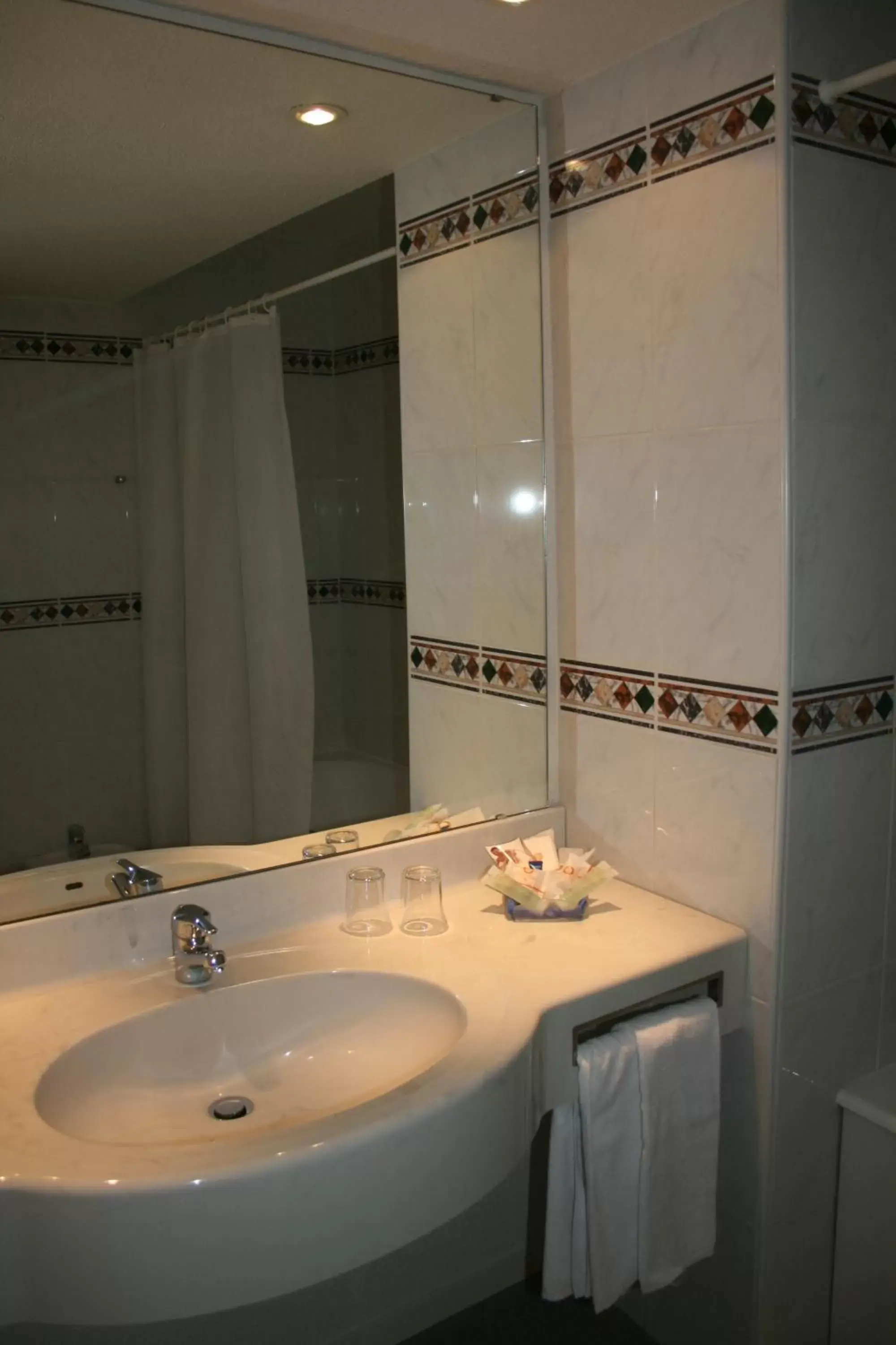 Bathroom in Best Western Hotel Sourcéo Bathroom in Best Western Hotel Sourcéo