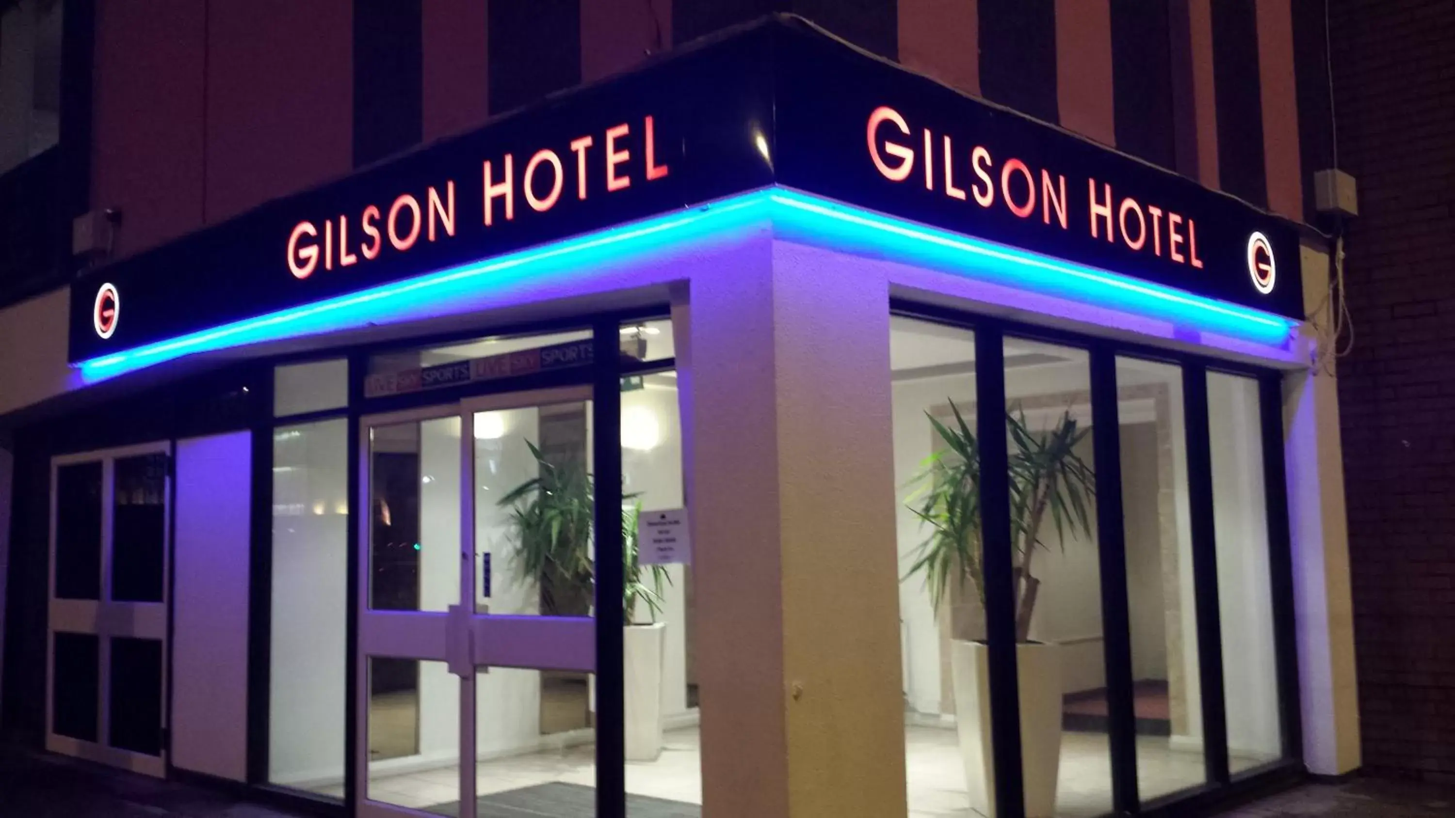 Facade/entrance in Gilson Hotel