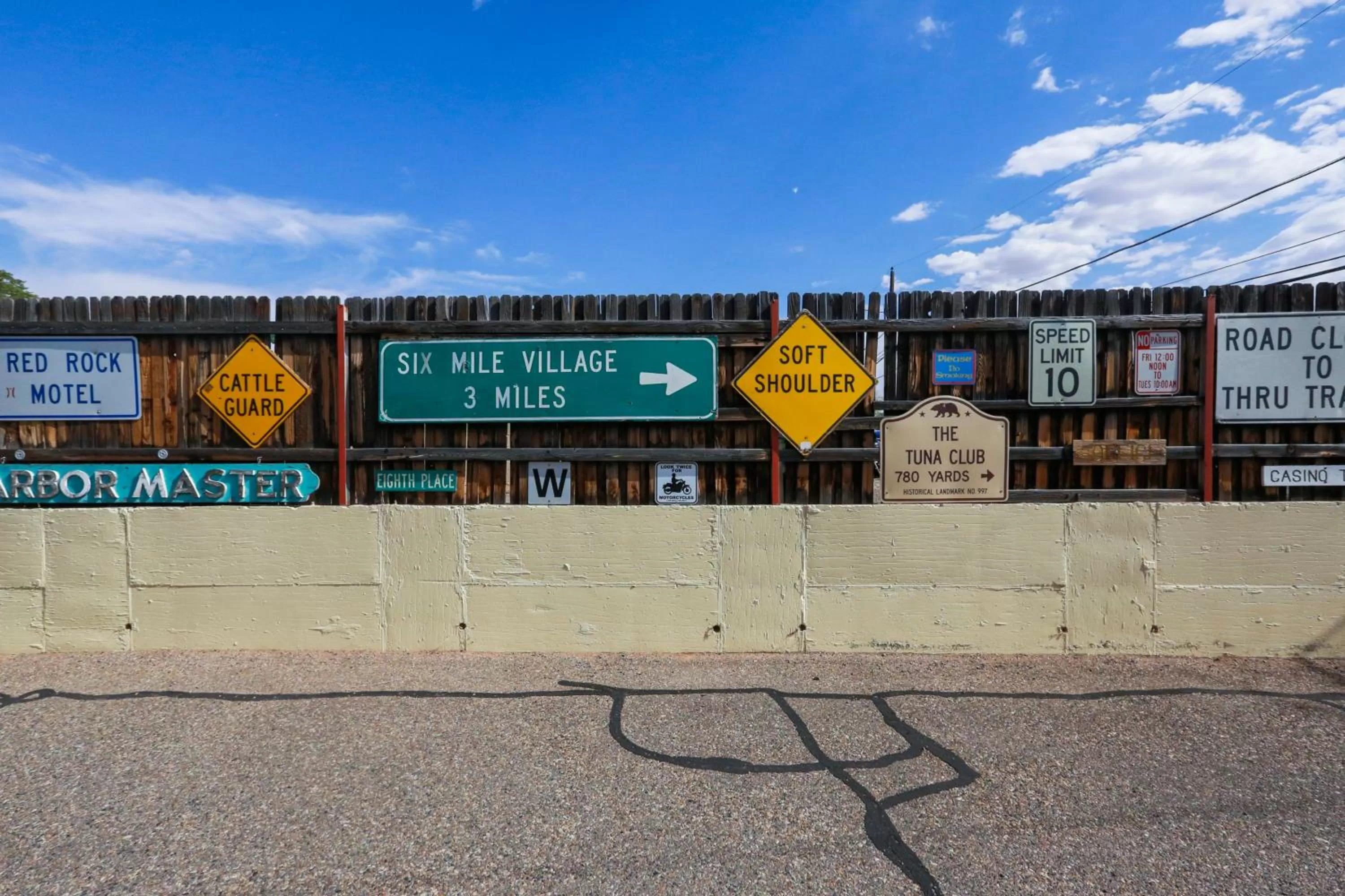 Neighbourhood in Red Rock Motel and Dam Motel