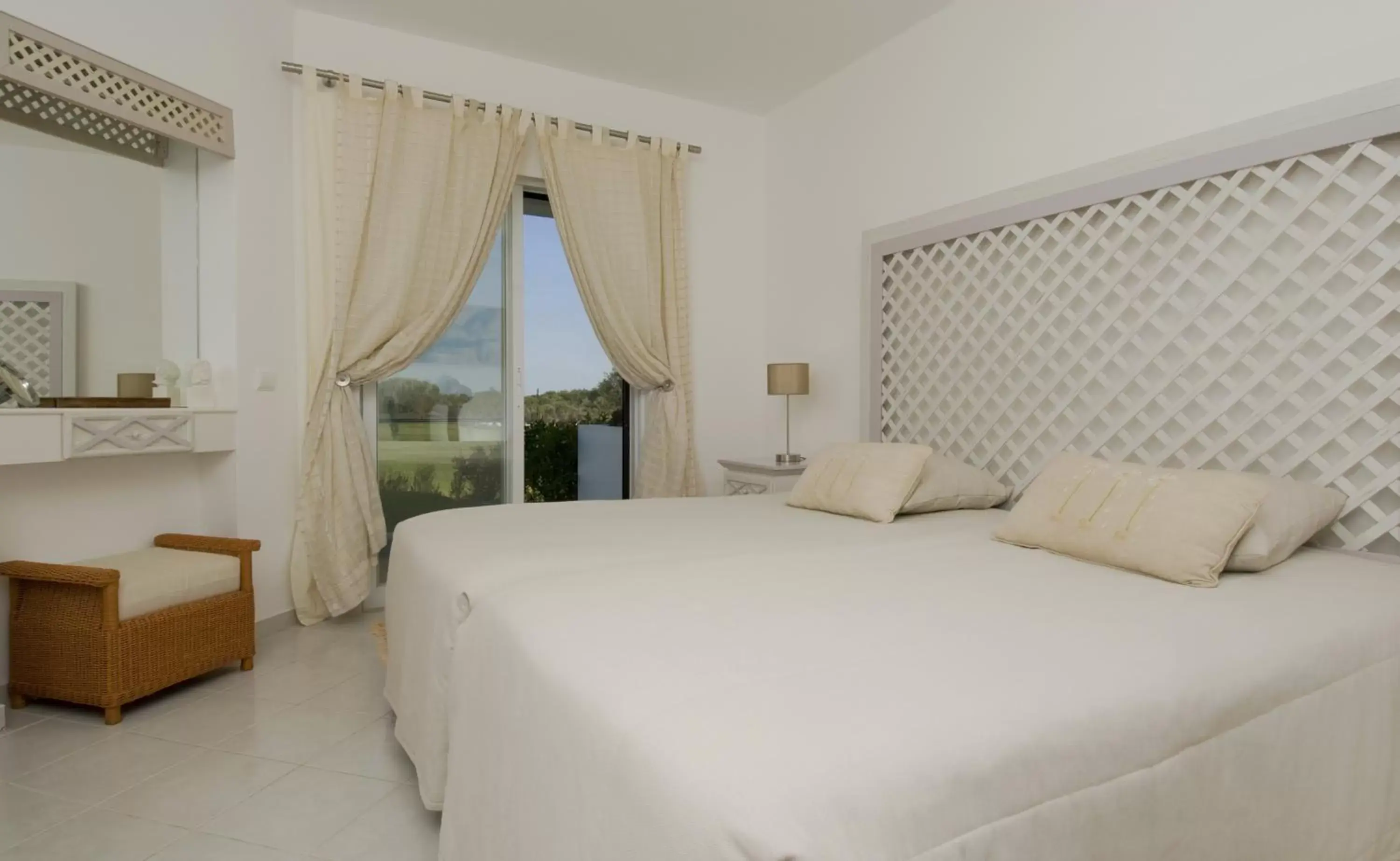 Photo of the whole room, Bed in Balaia Golf Village