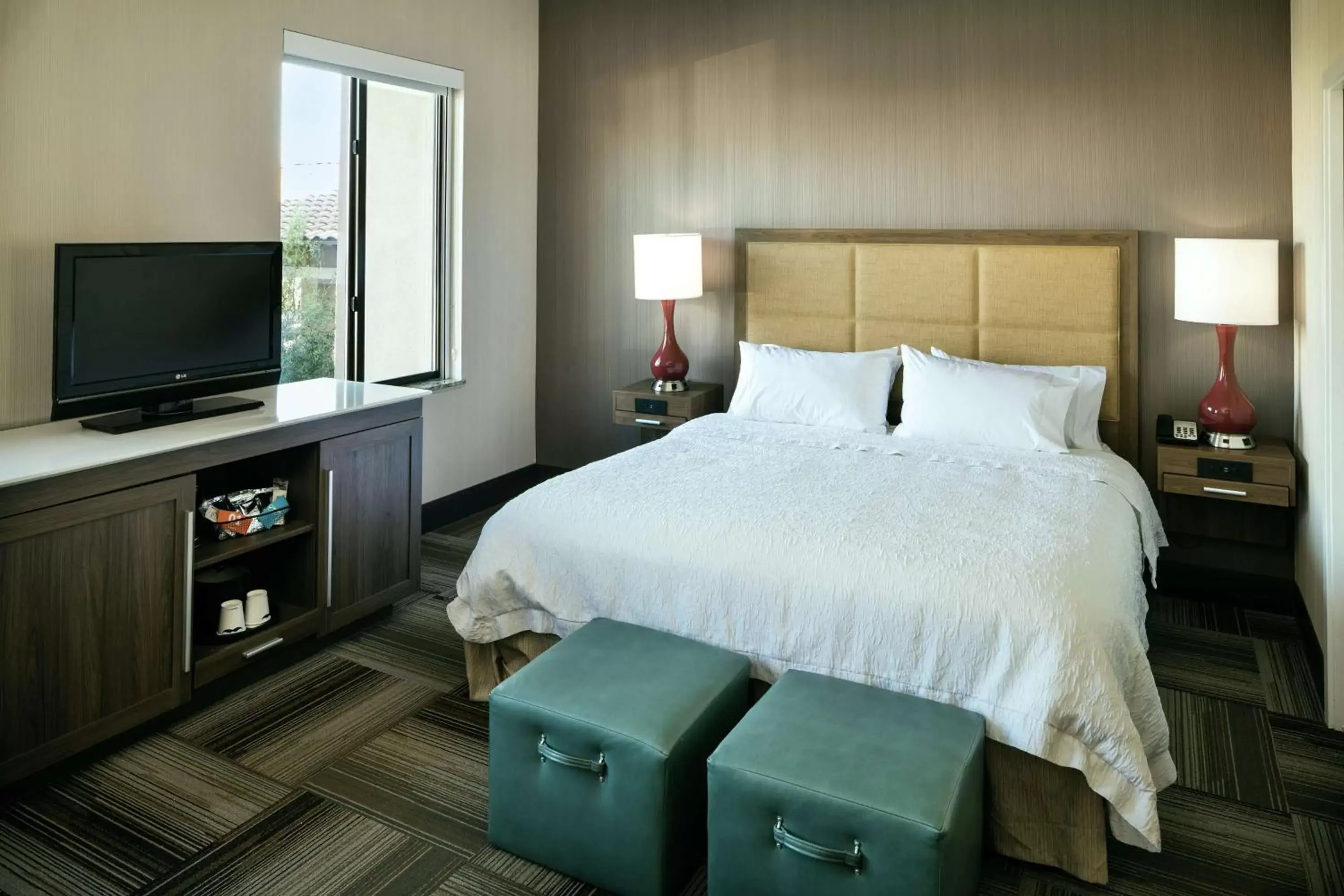 Bedroom, Bed in Hampton Inn & Suites Arroyo Grande