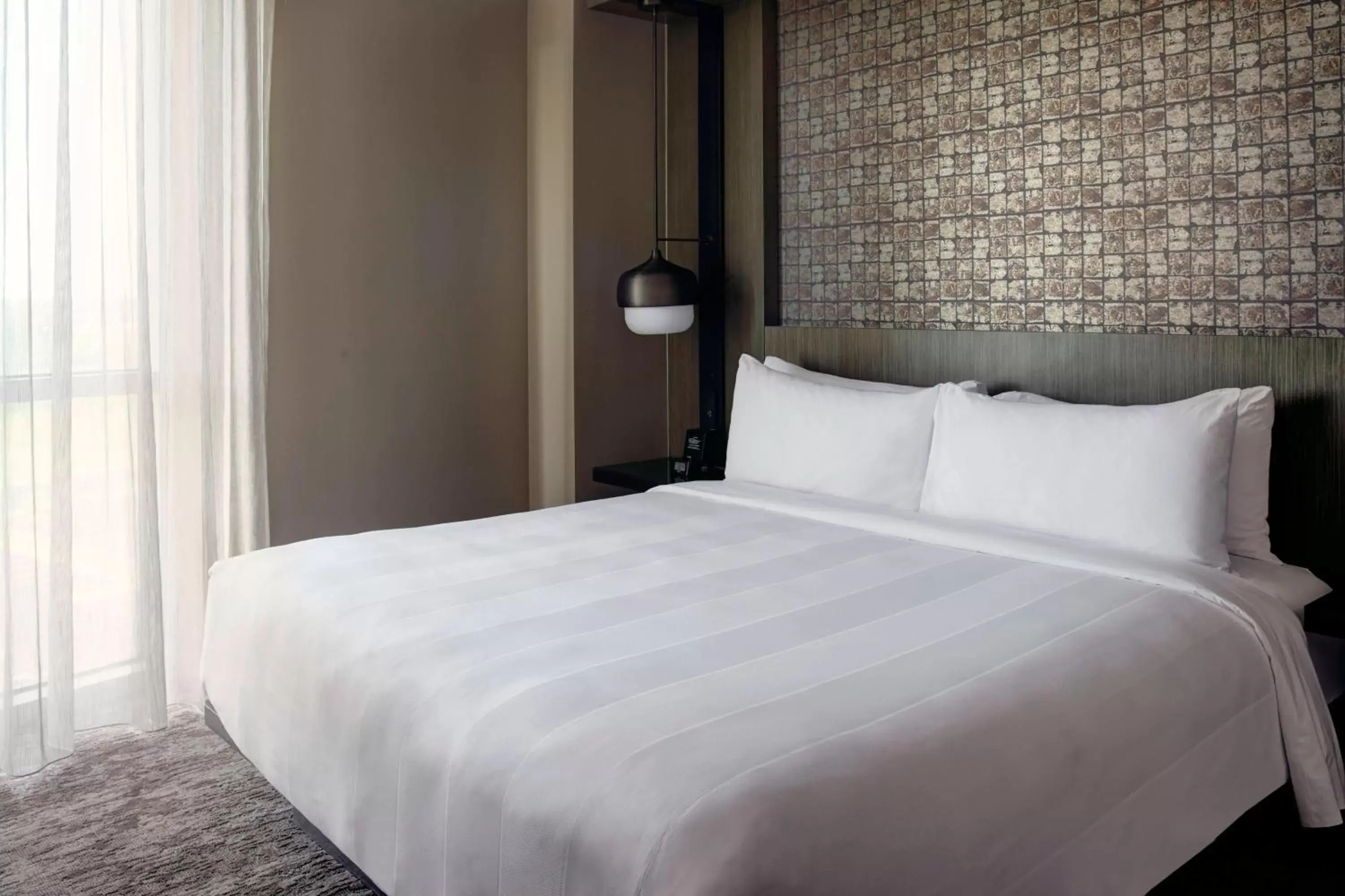 Bedroom, Bed in Chicago Marriott Southwest at Burr Ridge
