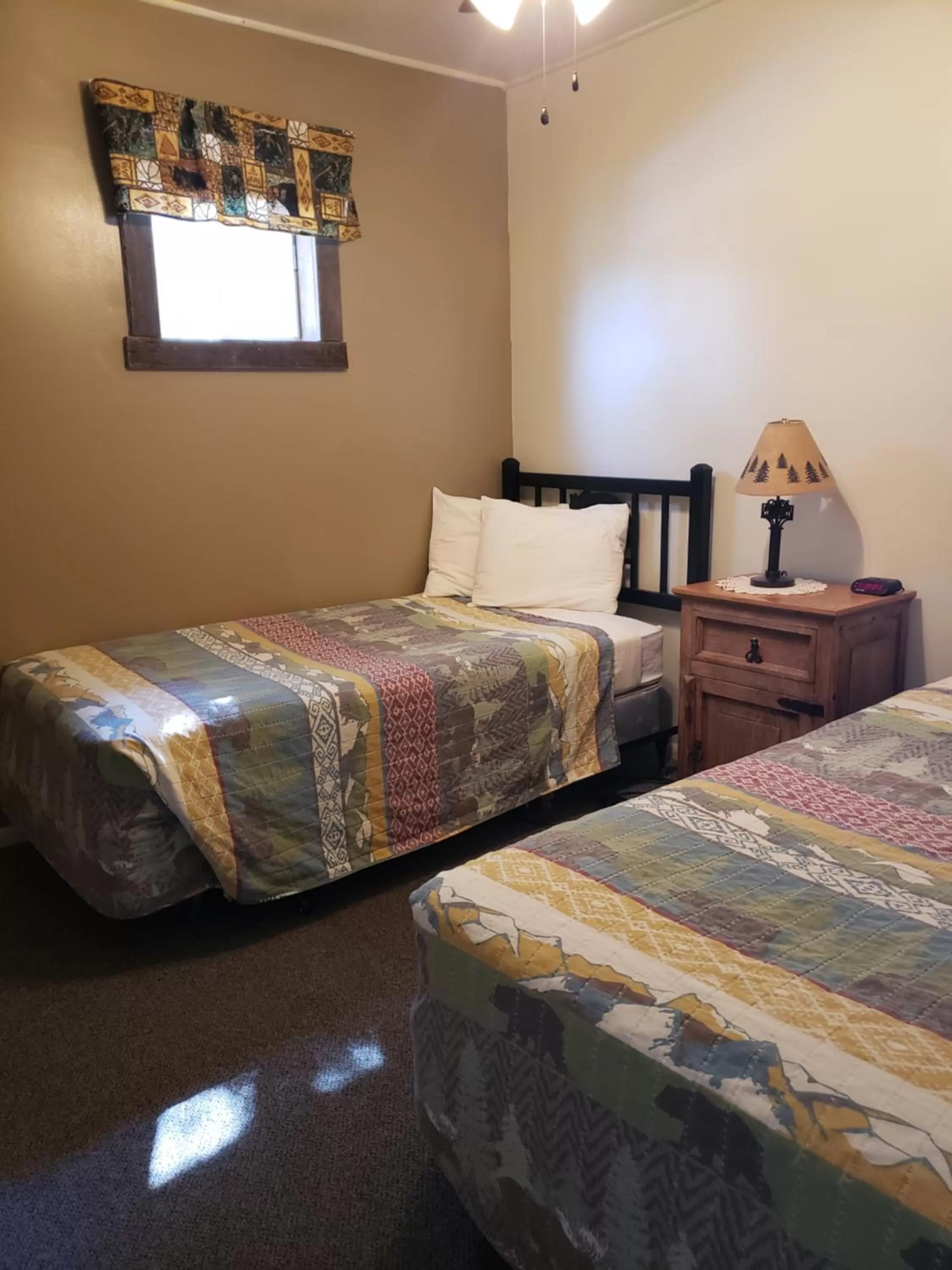 Bedroom, Bed in Flaming Gorge Resort