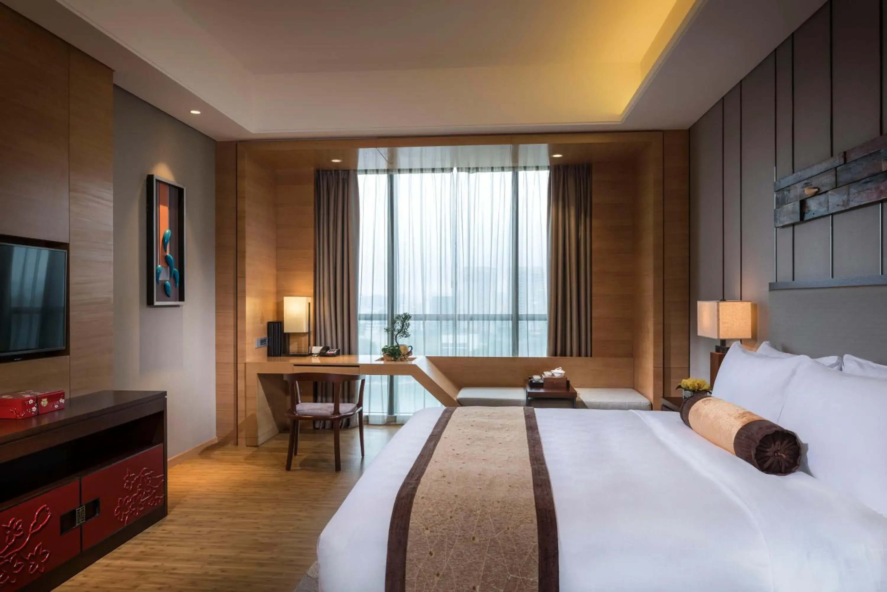 Area and facilities, Bed in HUALUXE Yangjiang City Center, an IHG Hotel