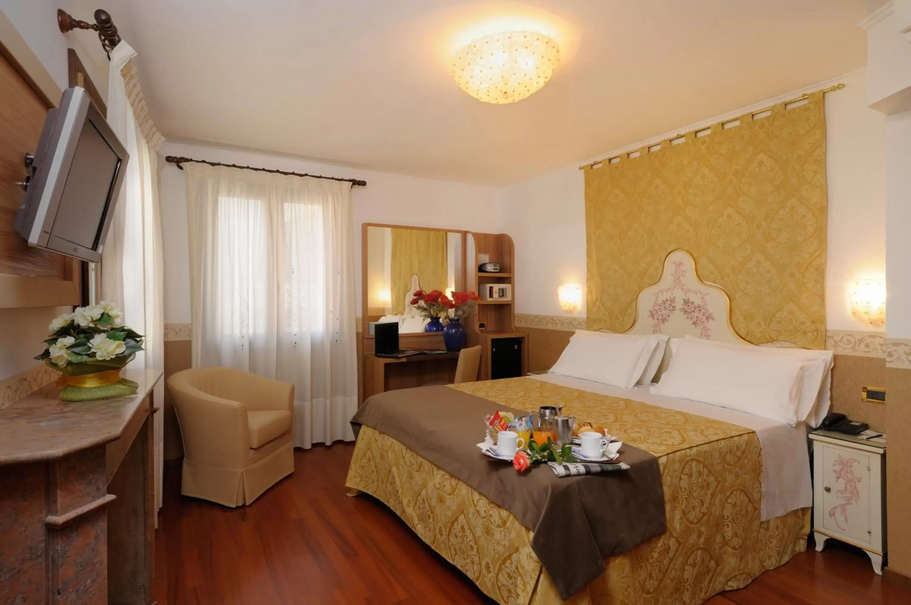 Bed in UNAHOTELS Ala Venezia-Adults 16