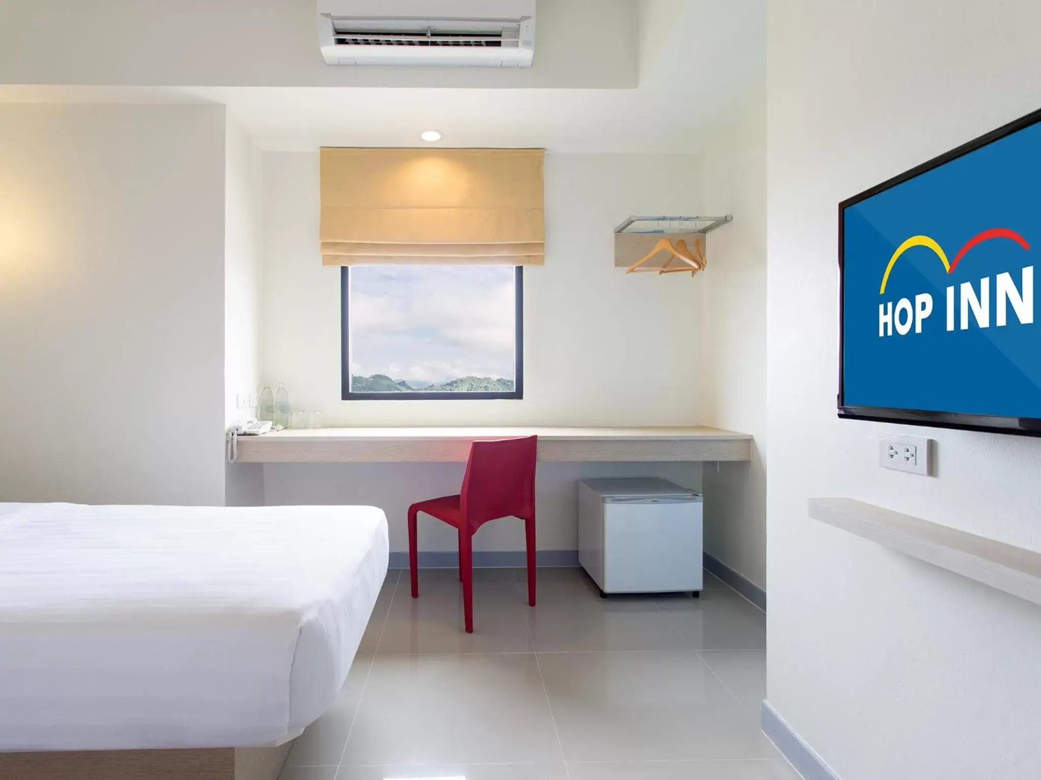 Bedroom in Hop Inn Rayong