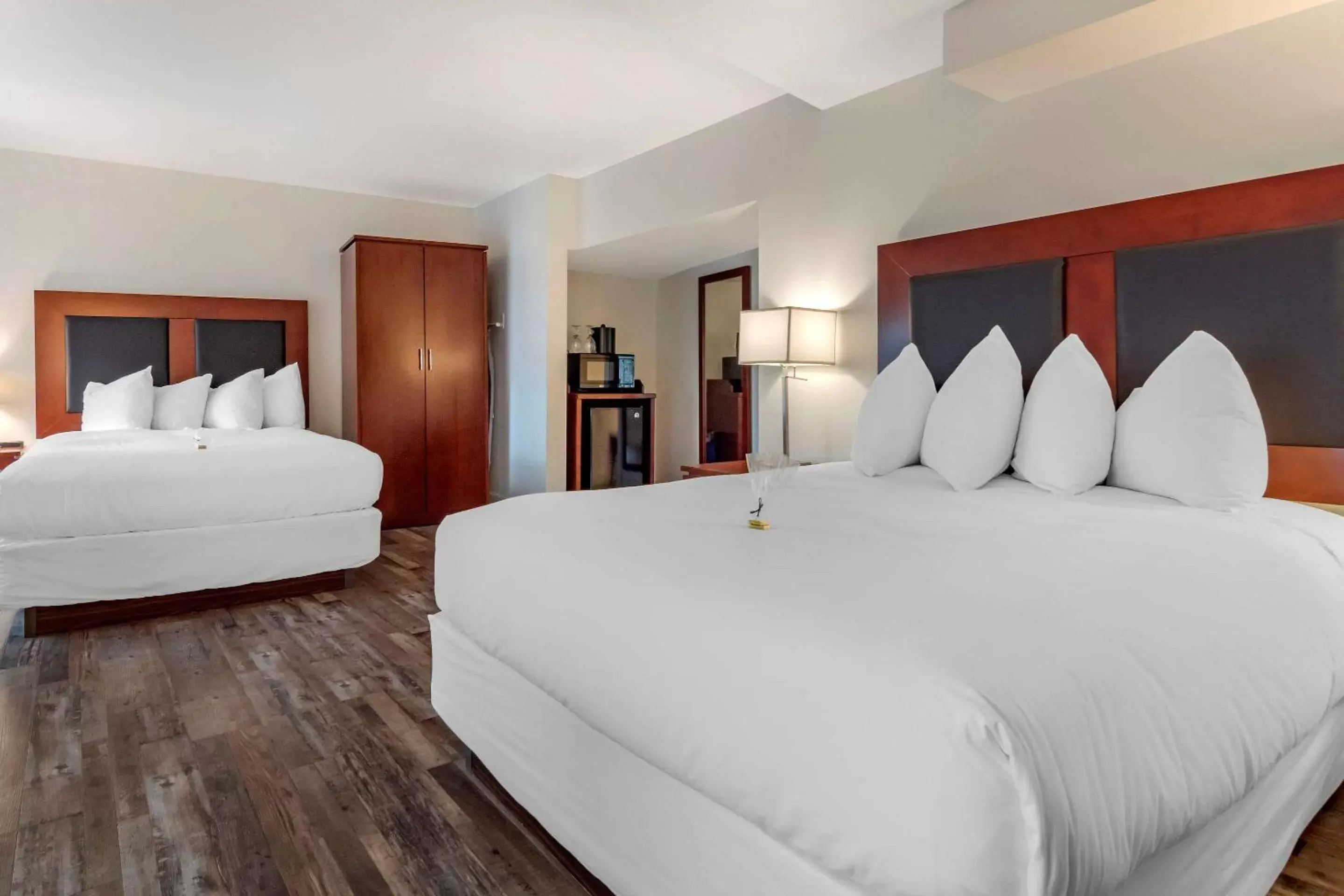 Photo of the whole room, Bed in Hotel Penticton, Ascend Hotel Collection