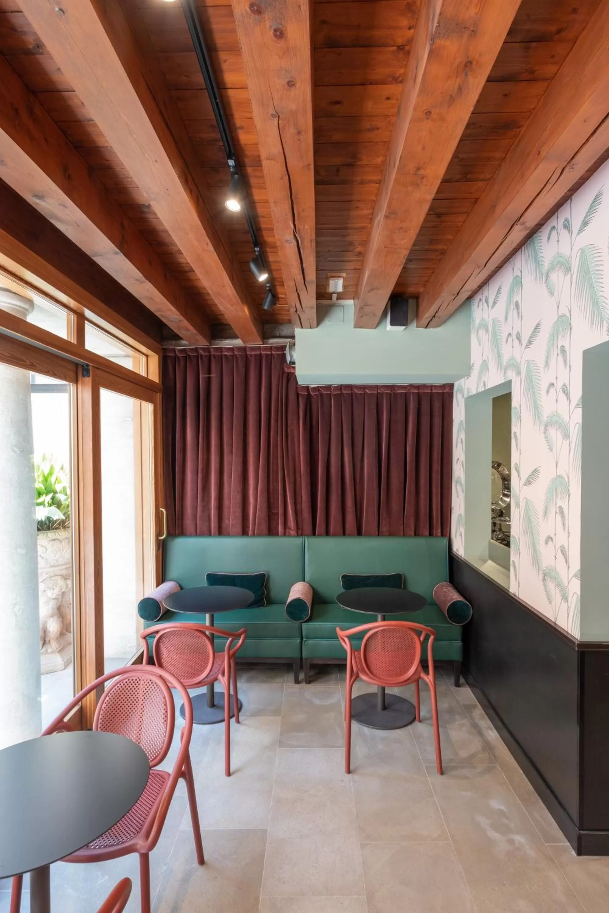 Seating area in Palazzina Fortuny