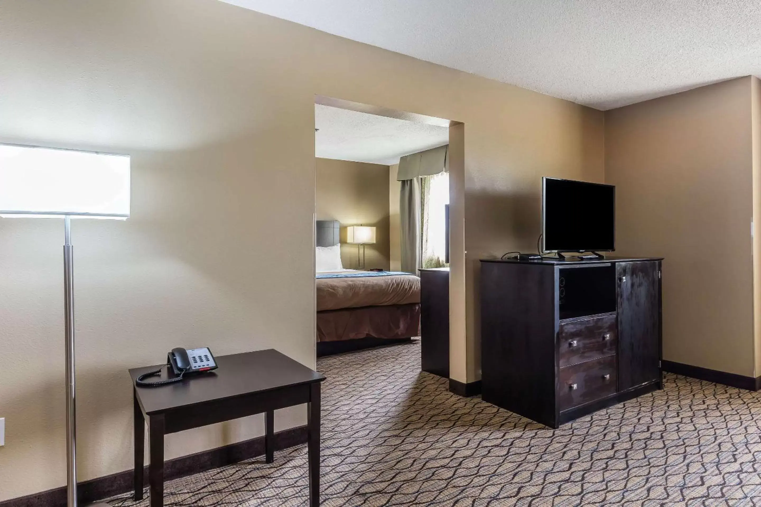 Photo of the whole room, TV/Entertainment Center in Comfort Inn & Suites Crystal Inn Sportsplex Gulfport