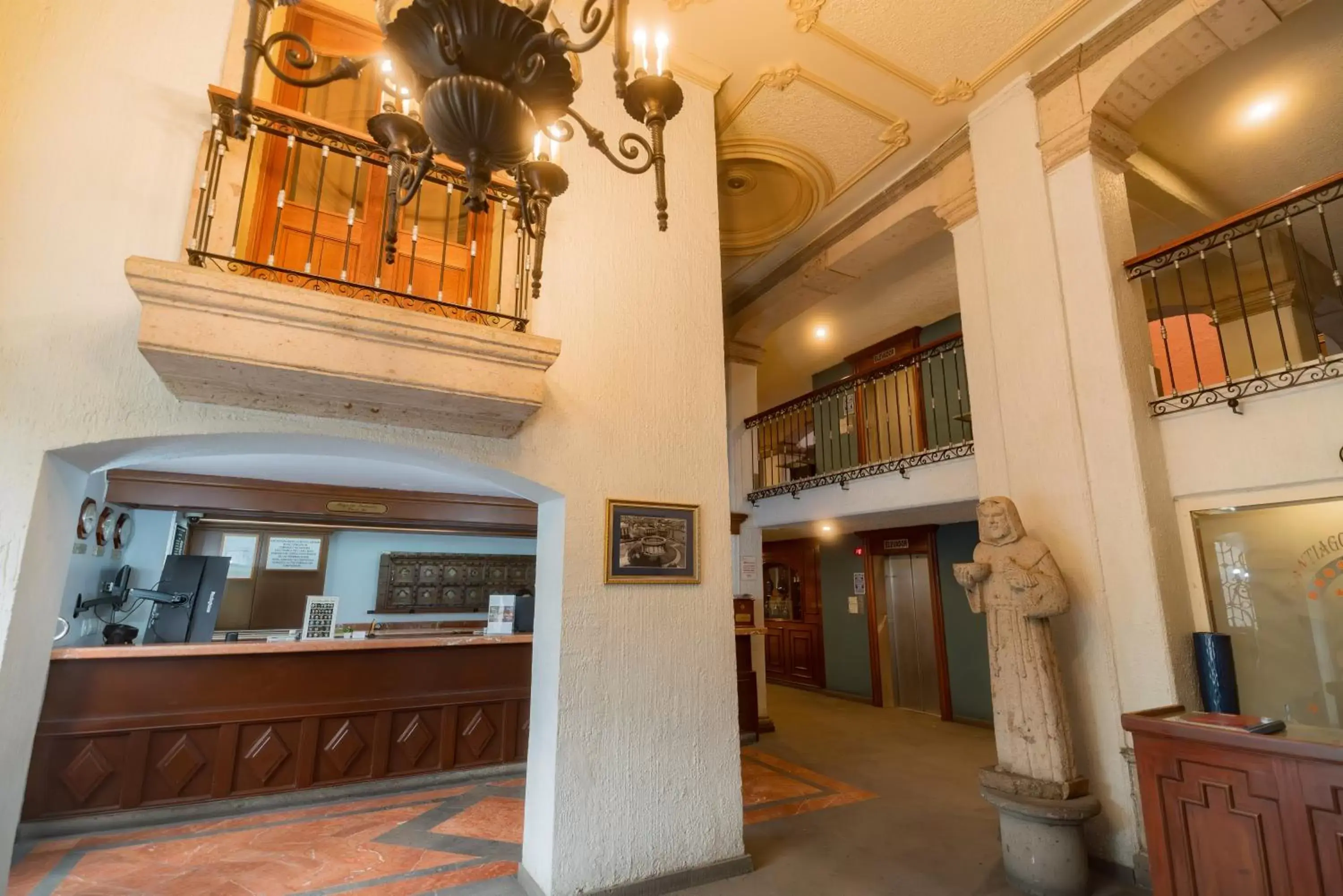 Property building, Lobby/Reception in Hotel Santiago De Compostela - Guadalajara Centro Historico