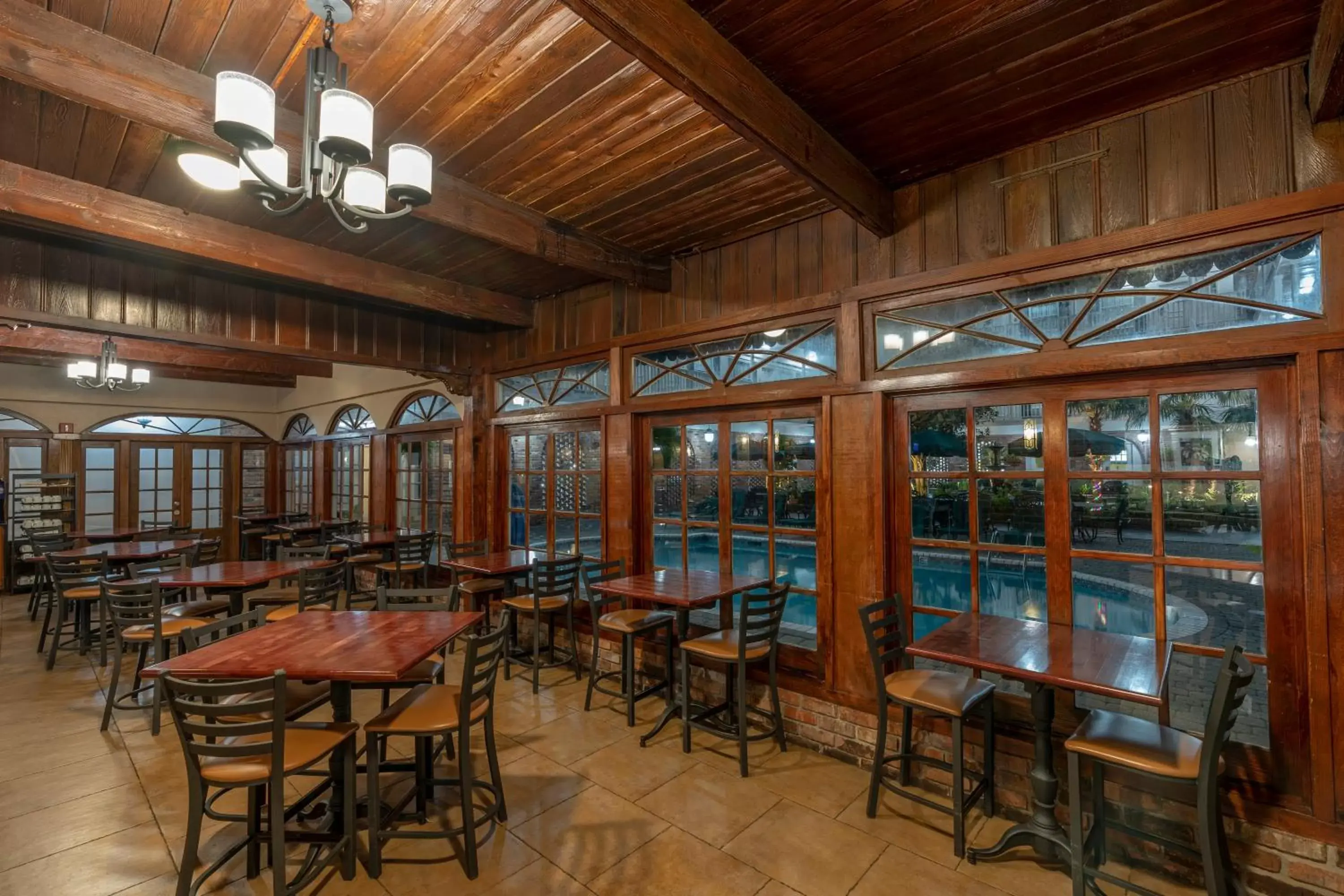 Seating area, Restaurant/Places to Eat in Best Western Plus French Quarter Courtyard Hotel