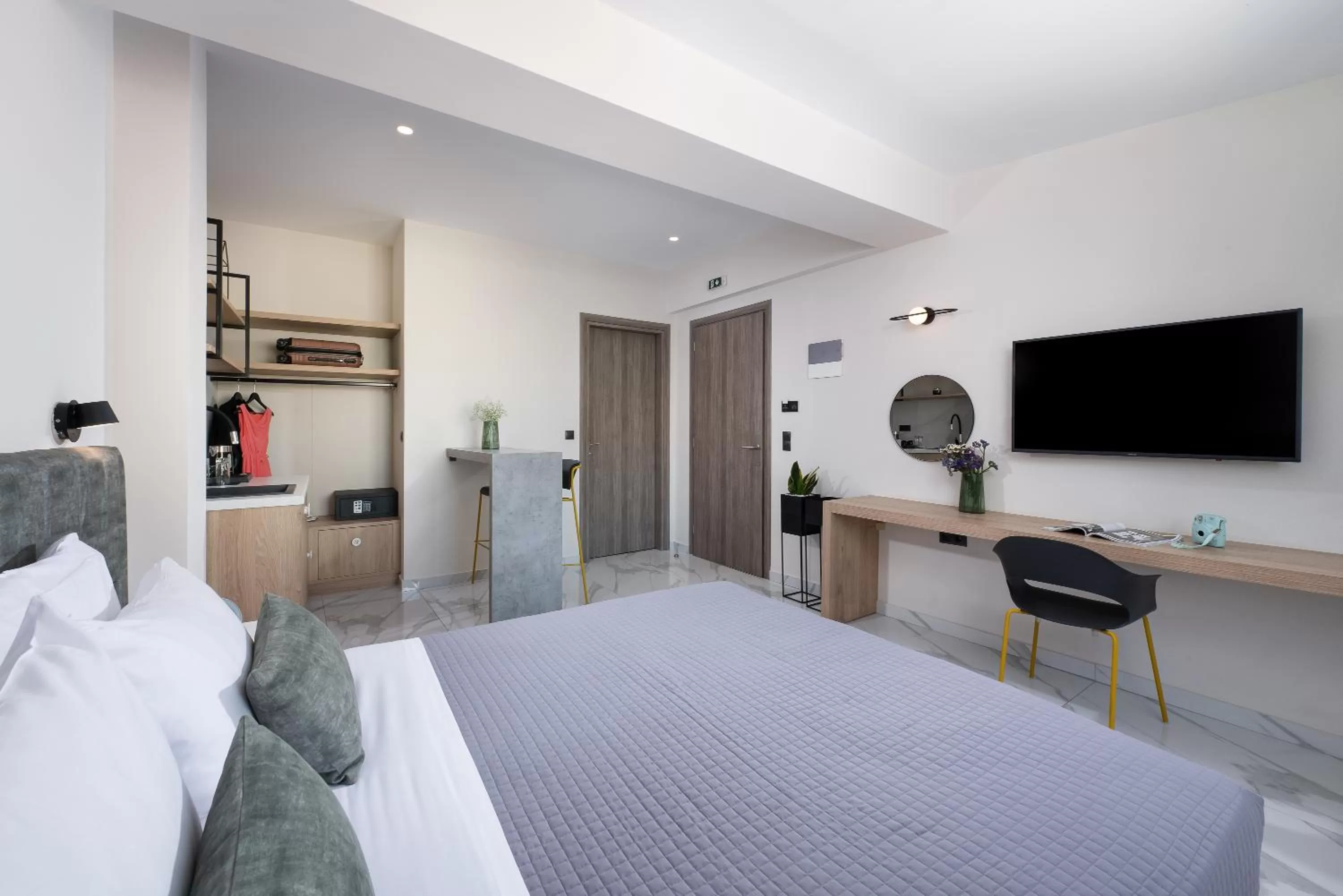 Photo of the whole room, Bed in Enattica Suites