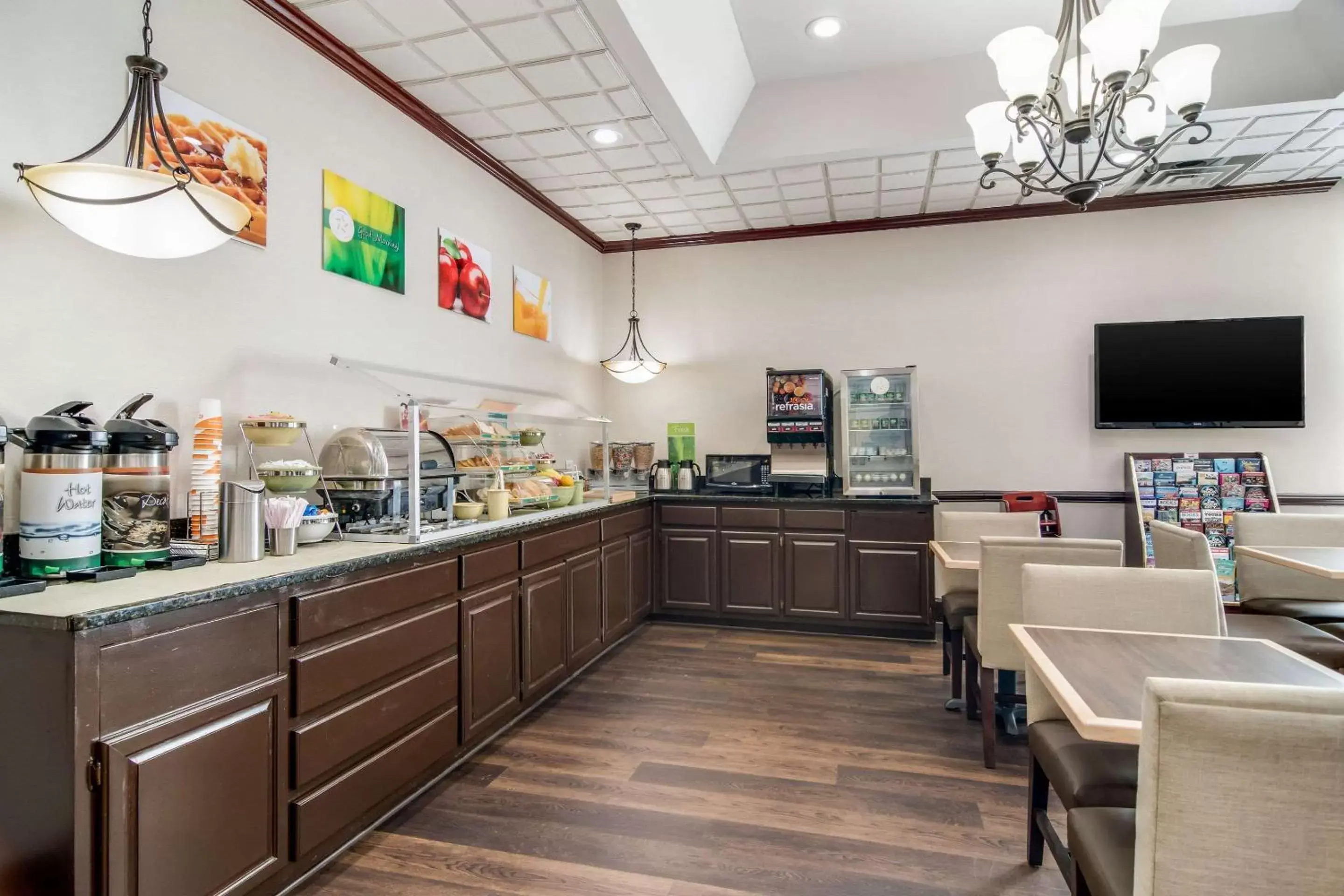 Restaurant/places to eat in Quality Inn Suwanee I-85 Restaurant/places to eat in Quality Inn Suwanee I-85