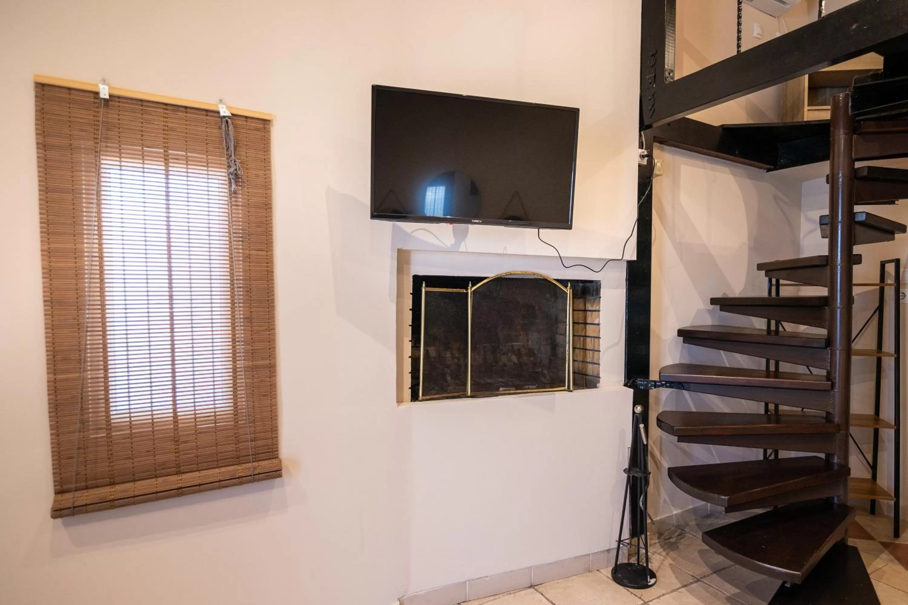 TV and multimedia in Votsalakia Hotel & Luxury Apartments