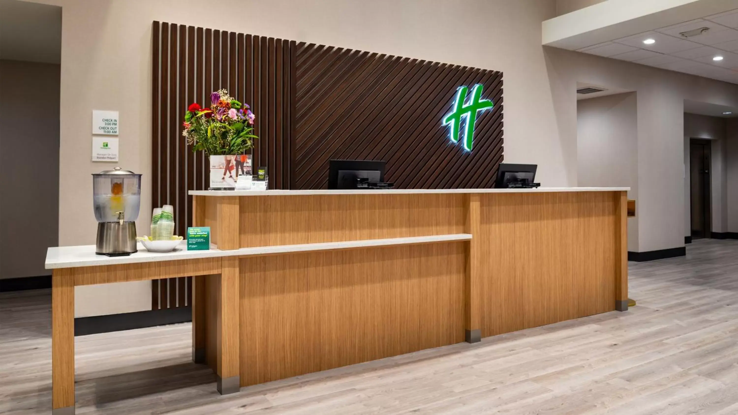Property building, Lobby/Reception in Holiday Inn & Suites Orlando - International Dr S, an IHG Hotel