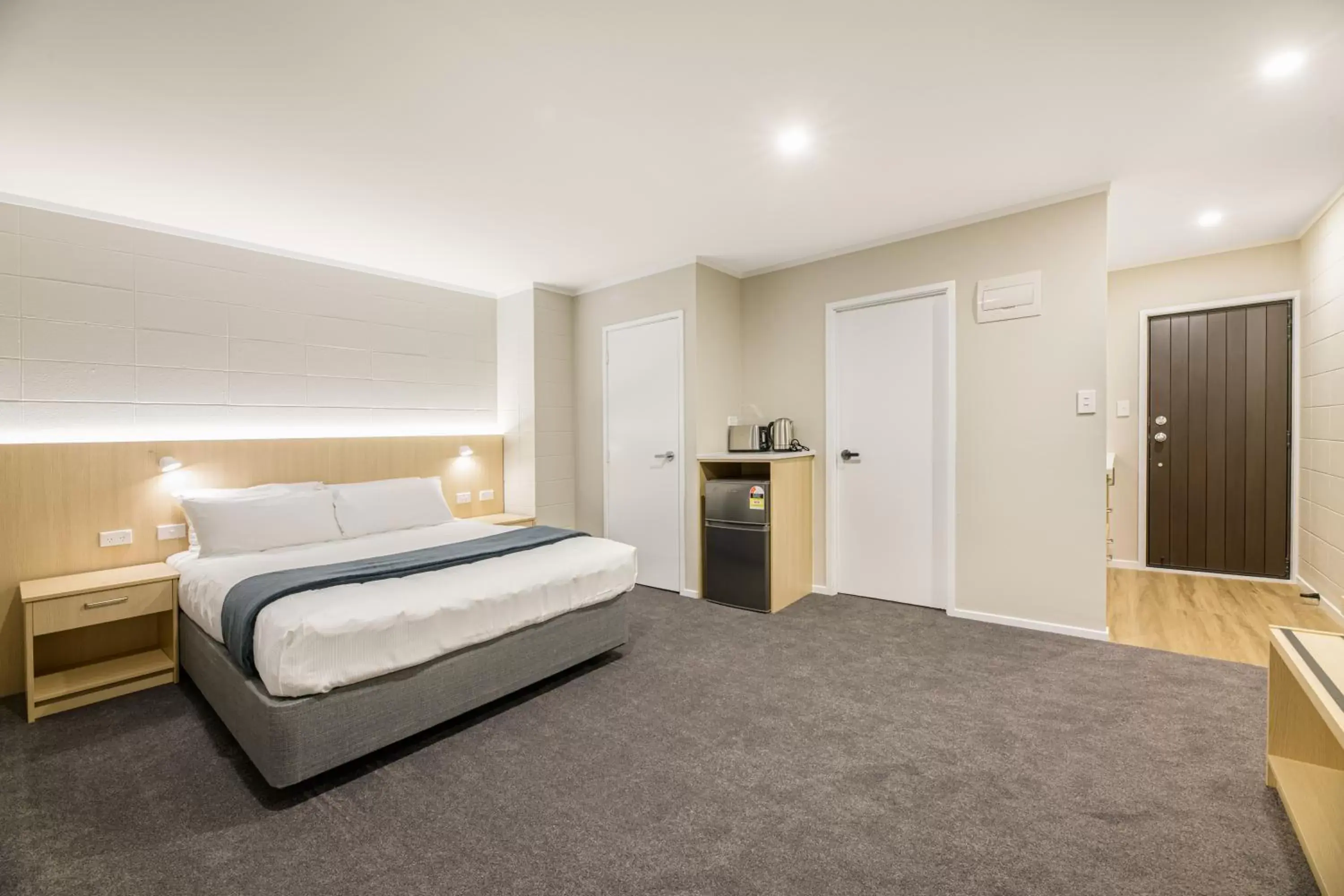 Bedroom, Bed in Takapuna International Motor Lodge