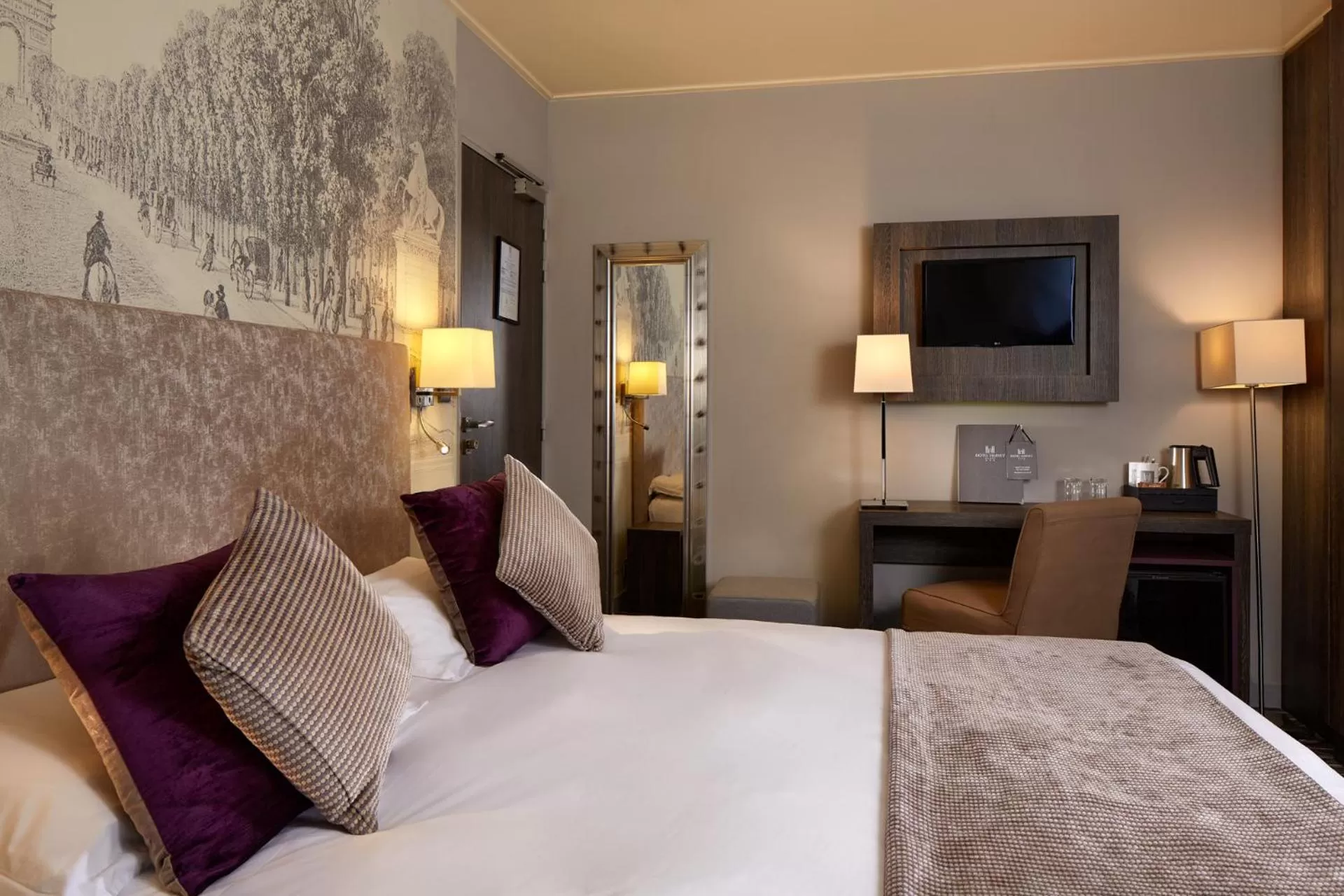 Coffee/tea facilities, Bed in Hôtel Harvey