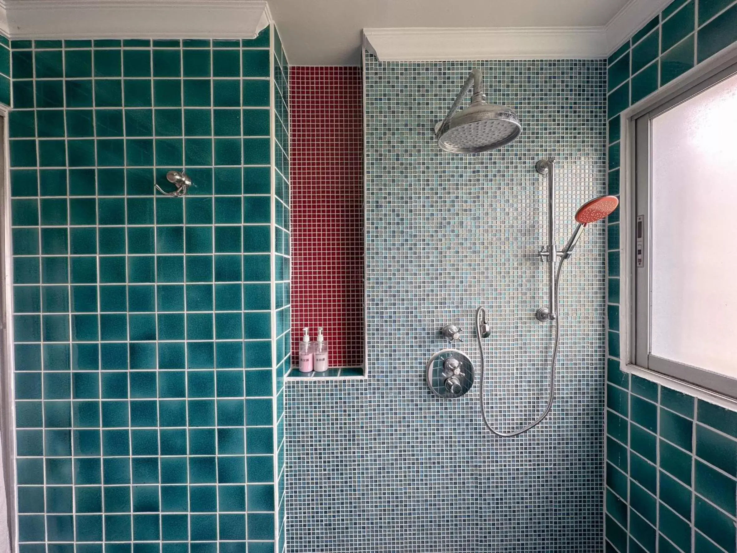 Shower, Bathroom in At Pingnakorn Hotel