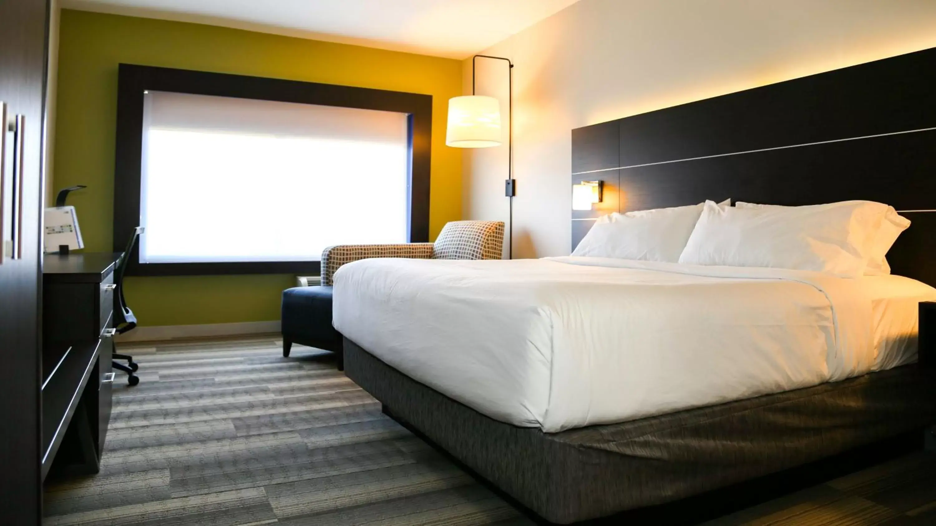 Photo of the whole room, Bed in Holiday Inn Express & Suites Kingston-Ulster, an IHG Hotel