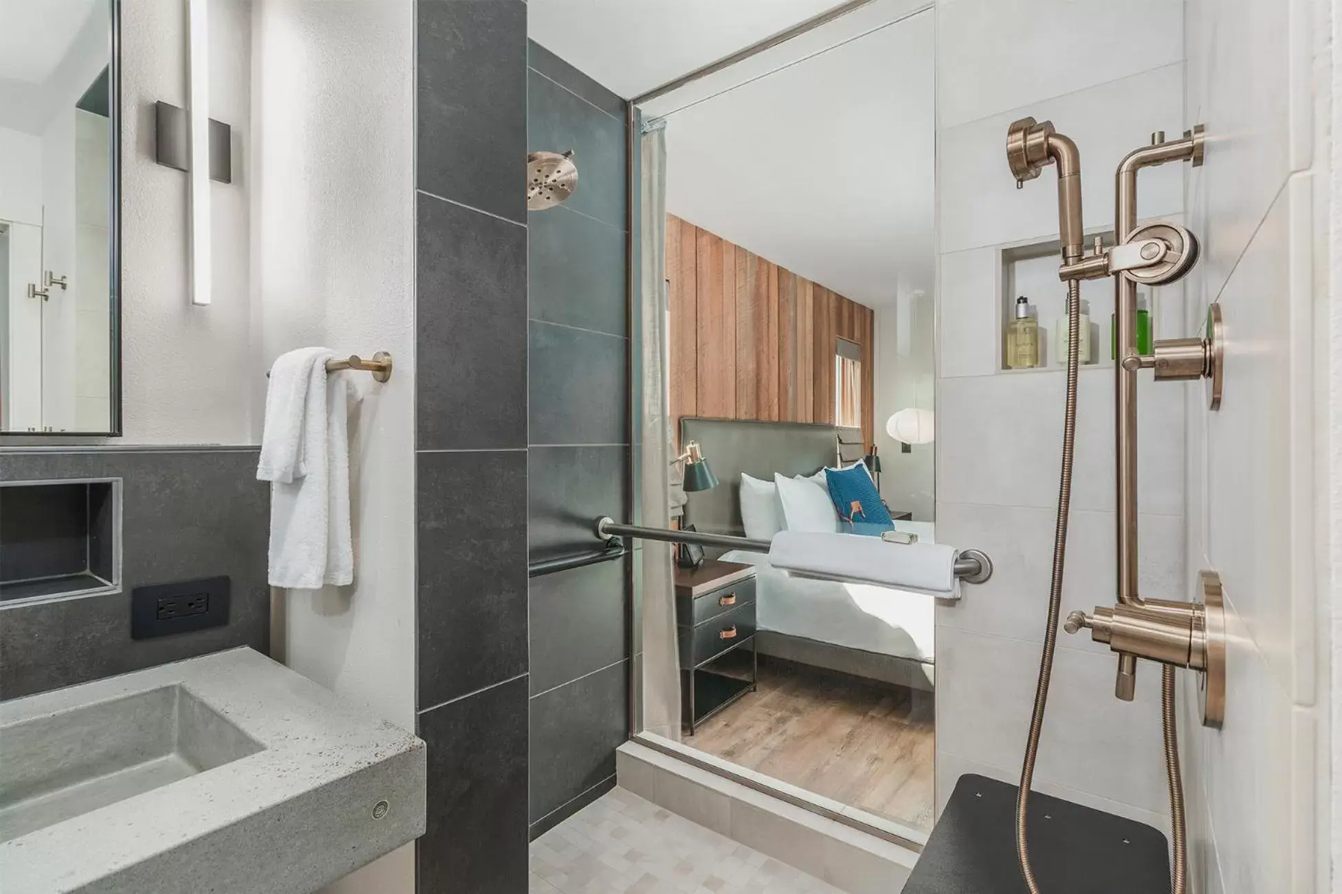 Bathroom in Headlands Coastal Lodge & Spa