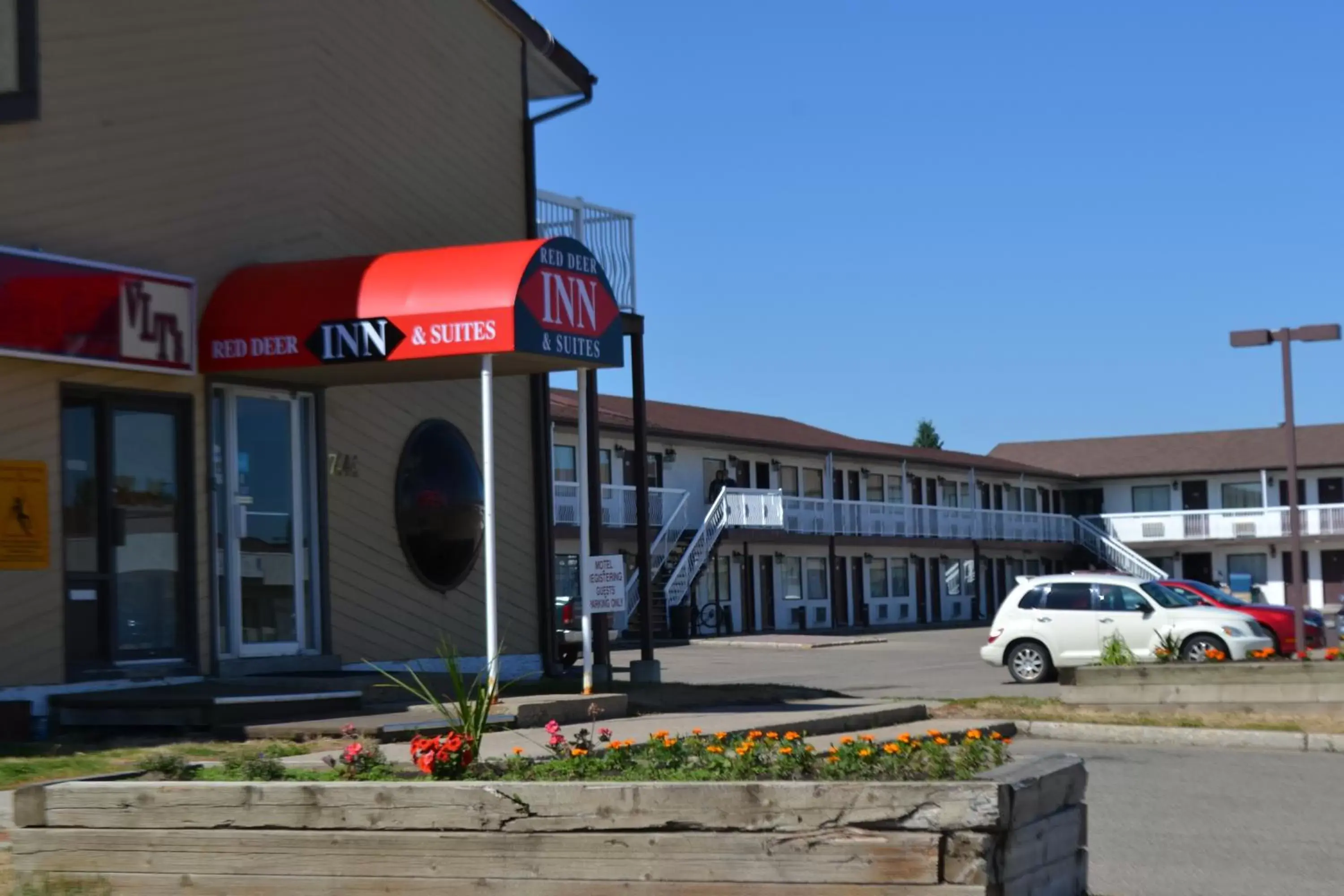 Facade/entrance, Property Building in Red Deer Inn & Suites