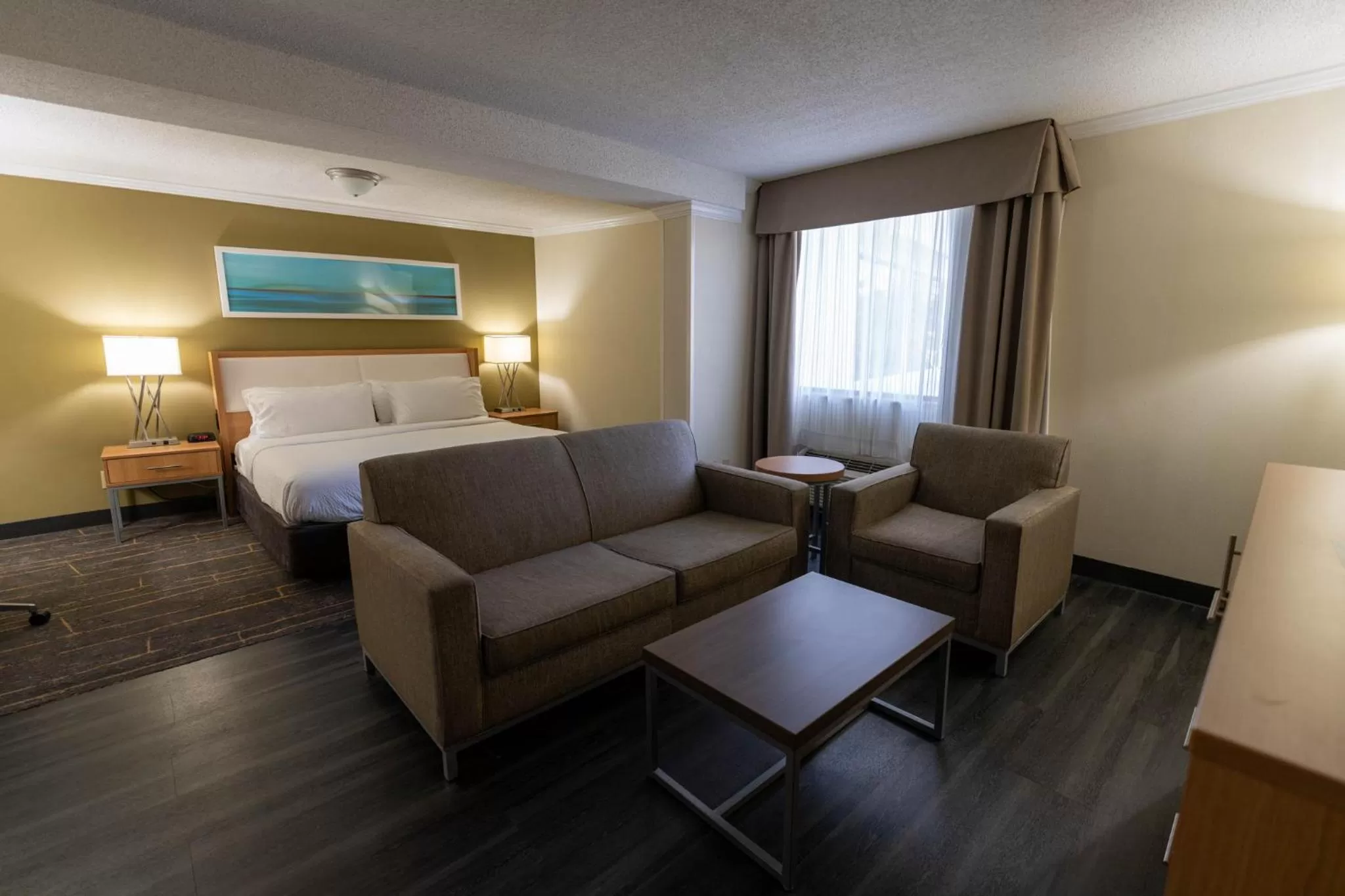 Photo of the whole room, Bed in Holiday Inn Greenville by IHG