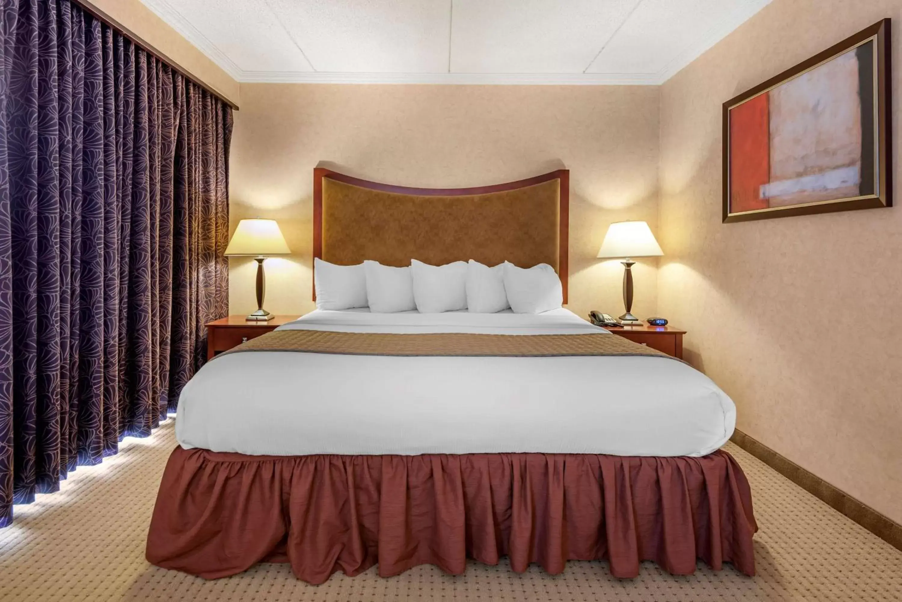 Bed in Best Western Plus Oswego Hotel and Conference Center