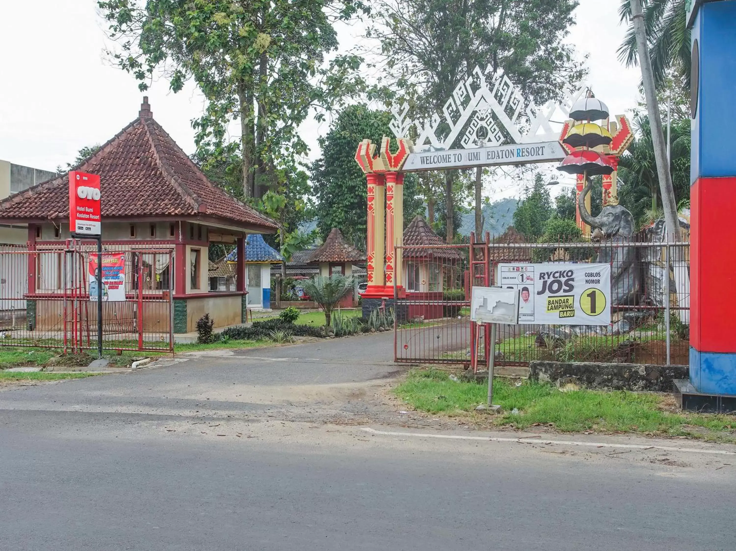 Facade/entrance, Property Building in Collection O 89999 Hotel Bumi Kedaton Resort