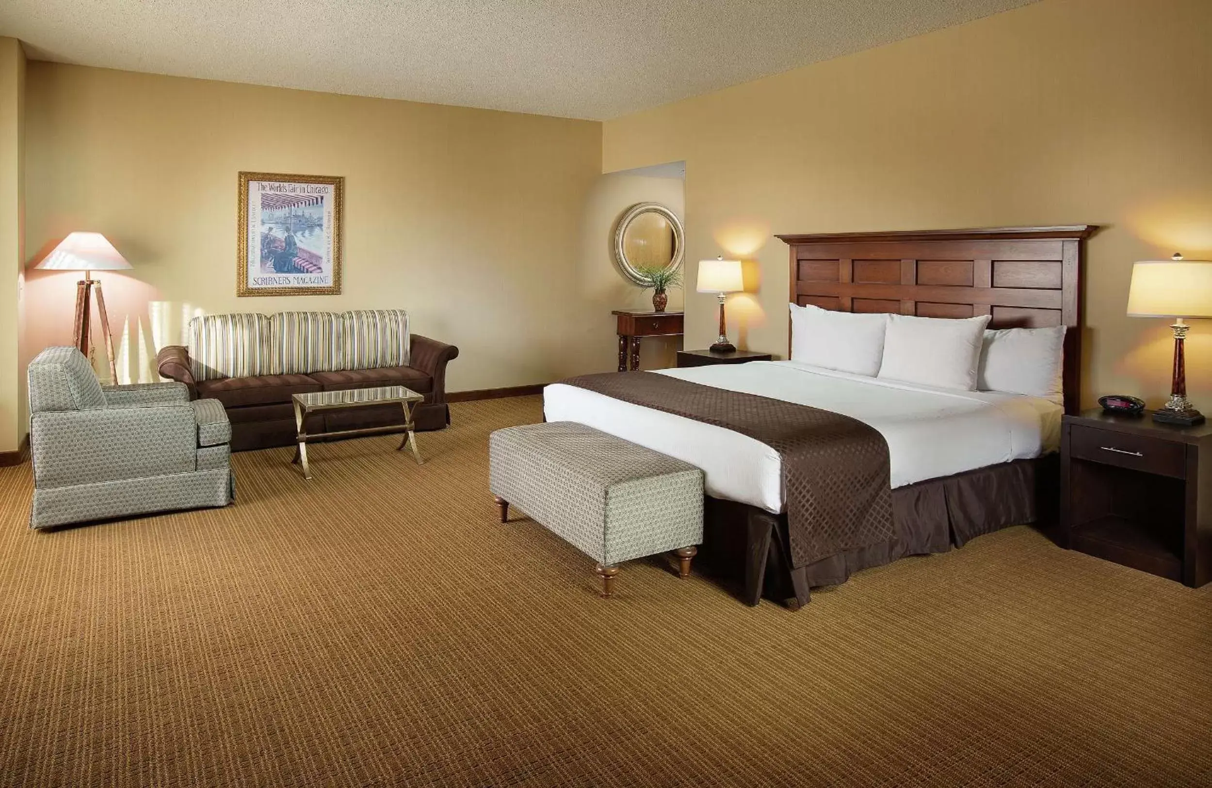 Living room, Bed in DoubleTree by Hilton Chicago O'Hare Airport-Rosemont