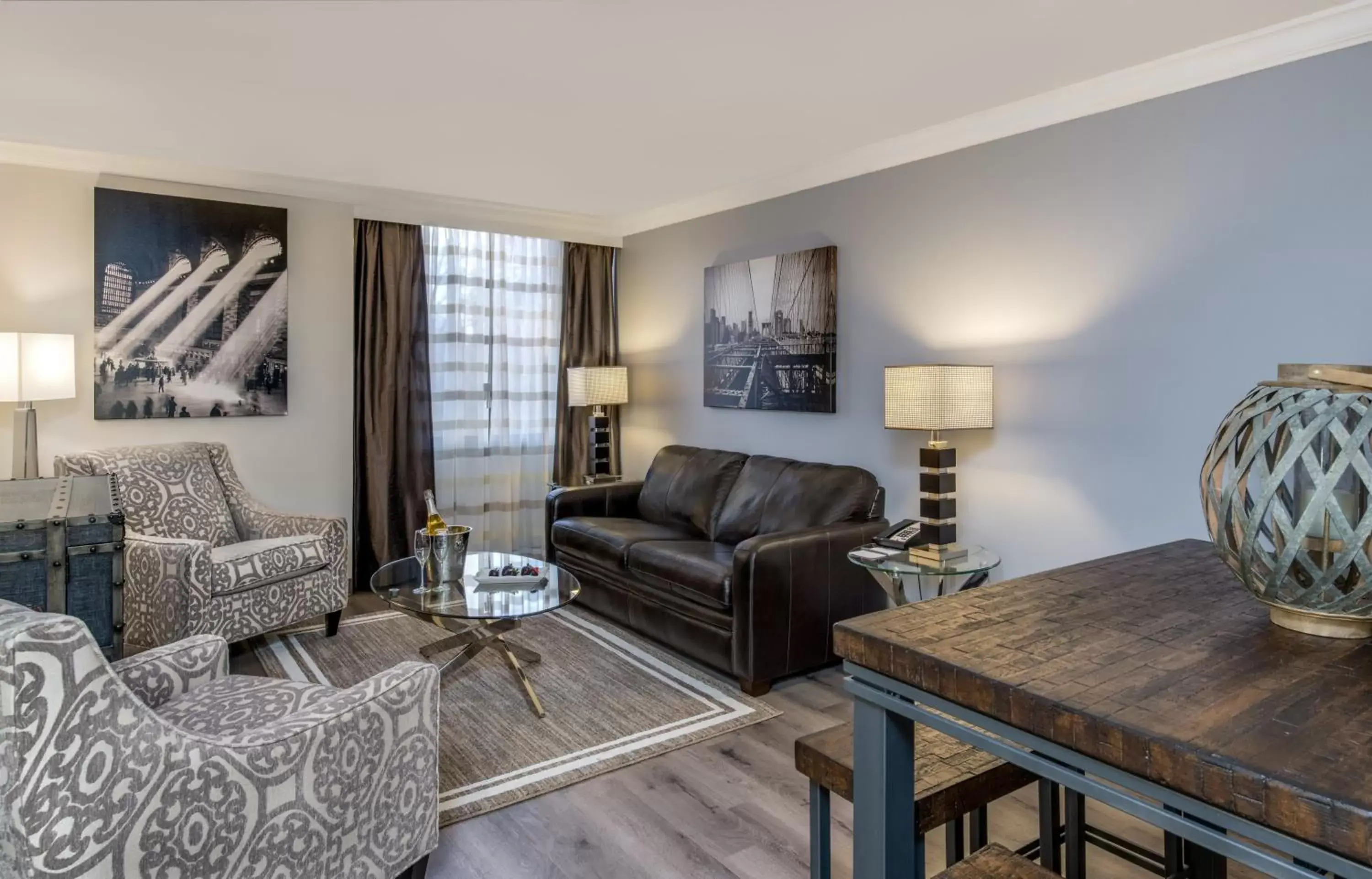 Bedroom, Seating Area in Crowne Plaza Suffern-Mahwah, an IHG Hotel