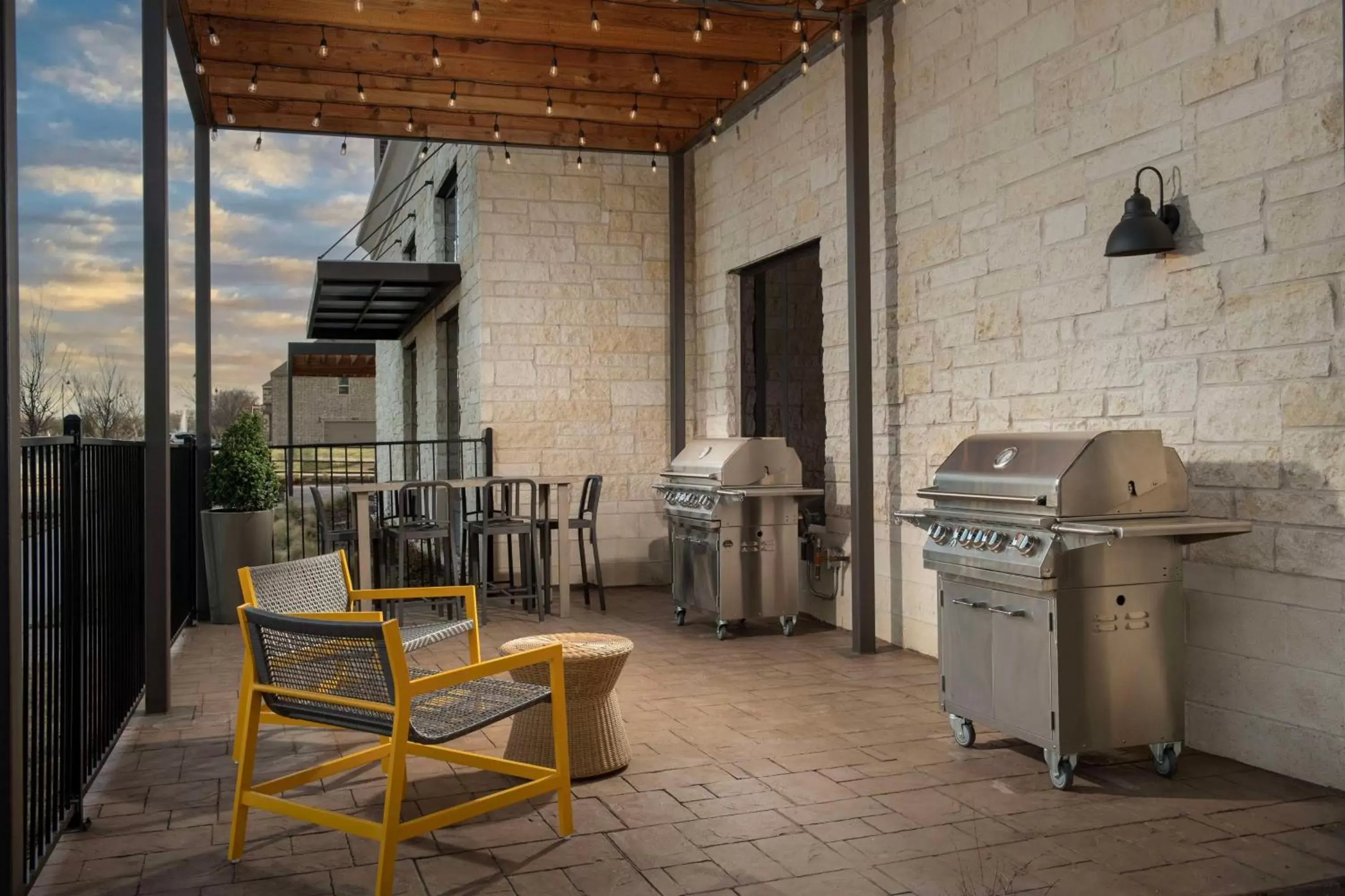 Dining area, BBQ Facilities in Home2 Suites By Hilton Flower Mound Dallas