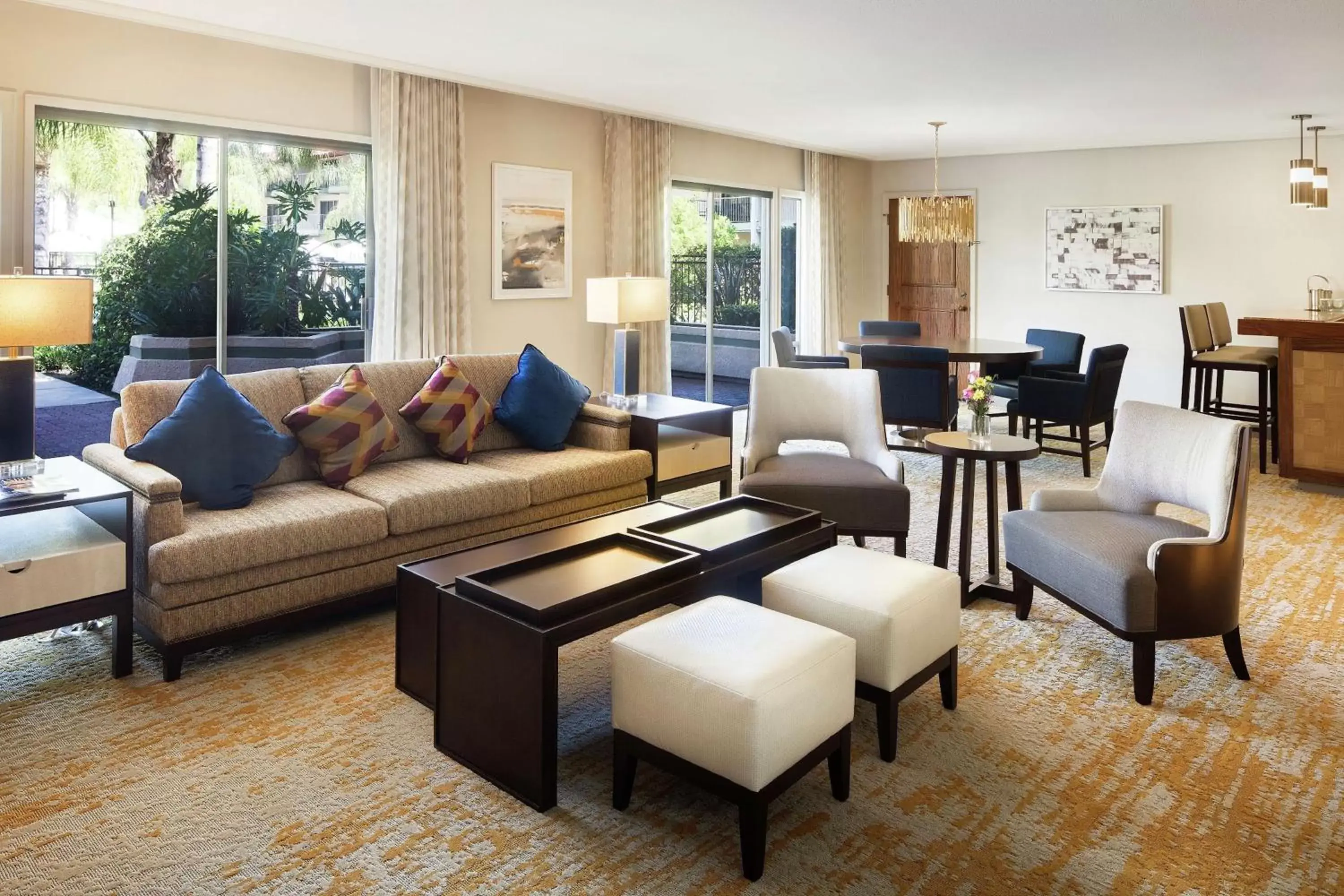 Bed, Seating Area in DoubleTree by Hilton Ontario Airport