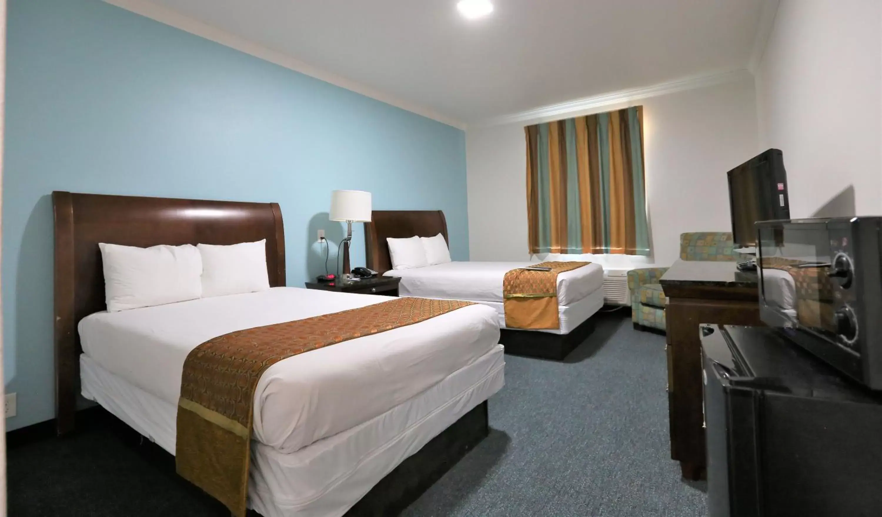 Bed in Executive Inn & Suites Cuero