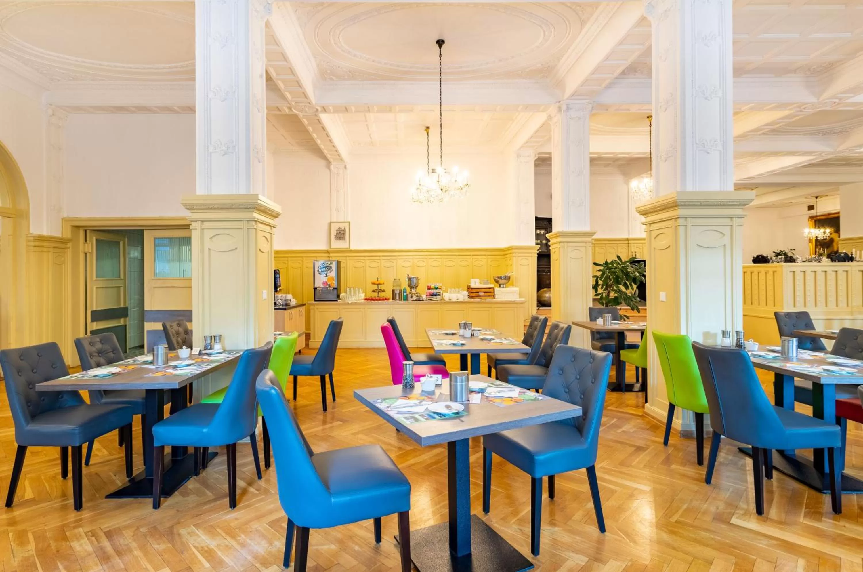 Restaurant/places to eat in Hotel Badehof