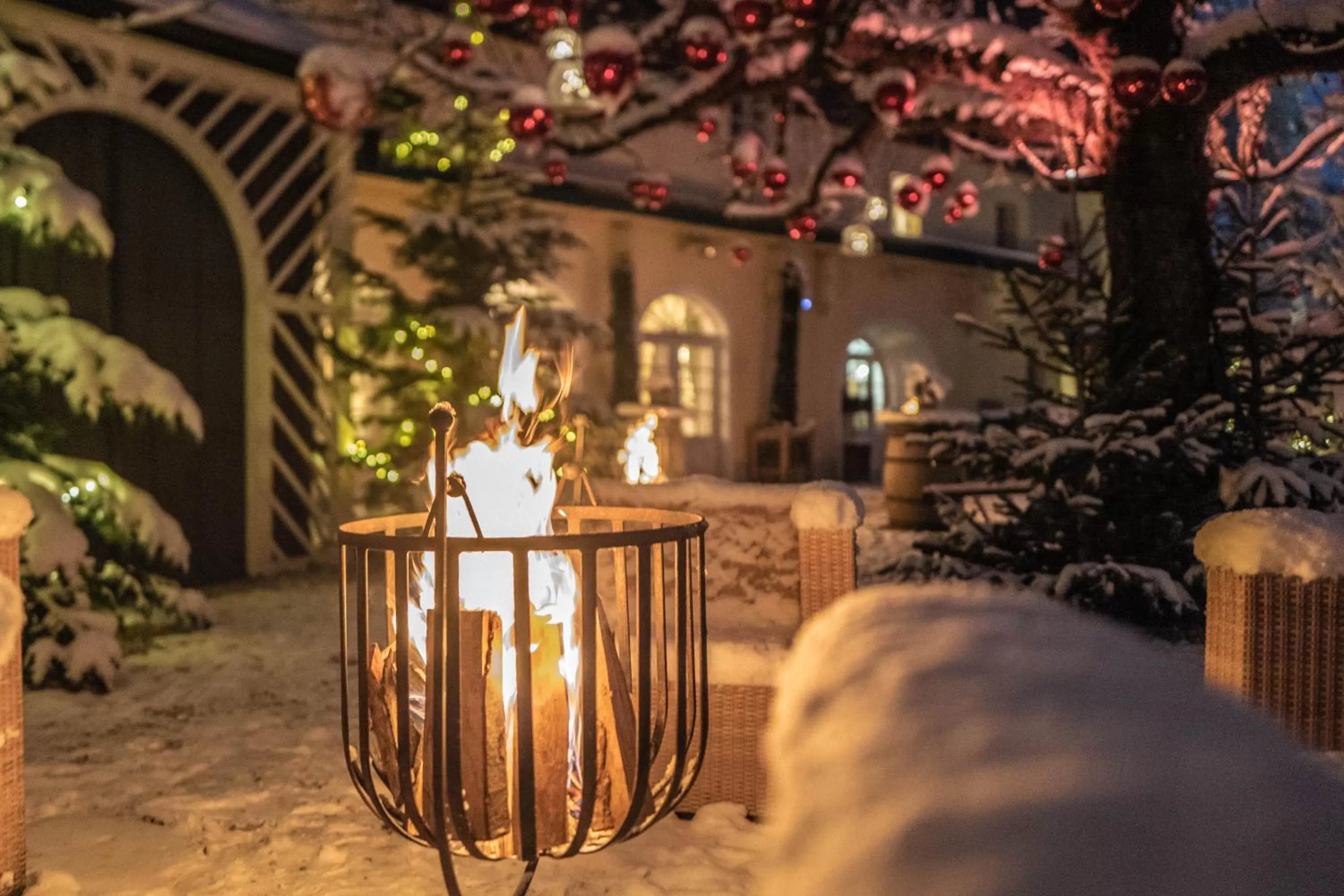 Property building in Der Schlosswirt zu Anif - Biedermeierhotel und Restaurant