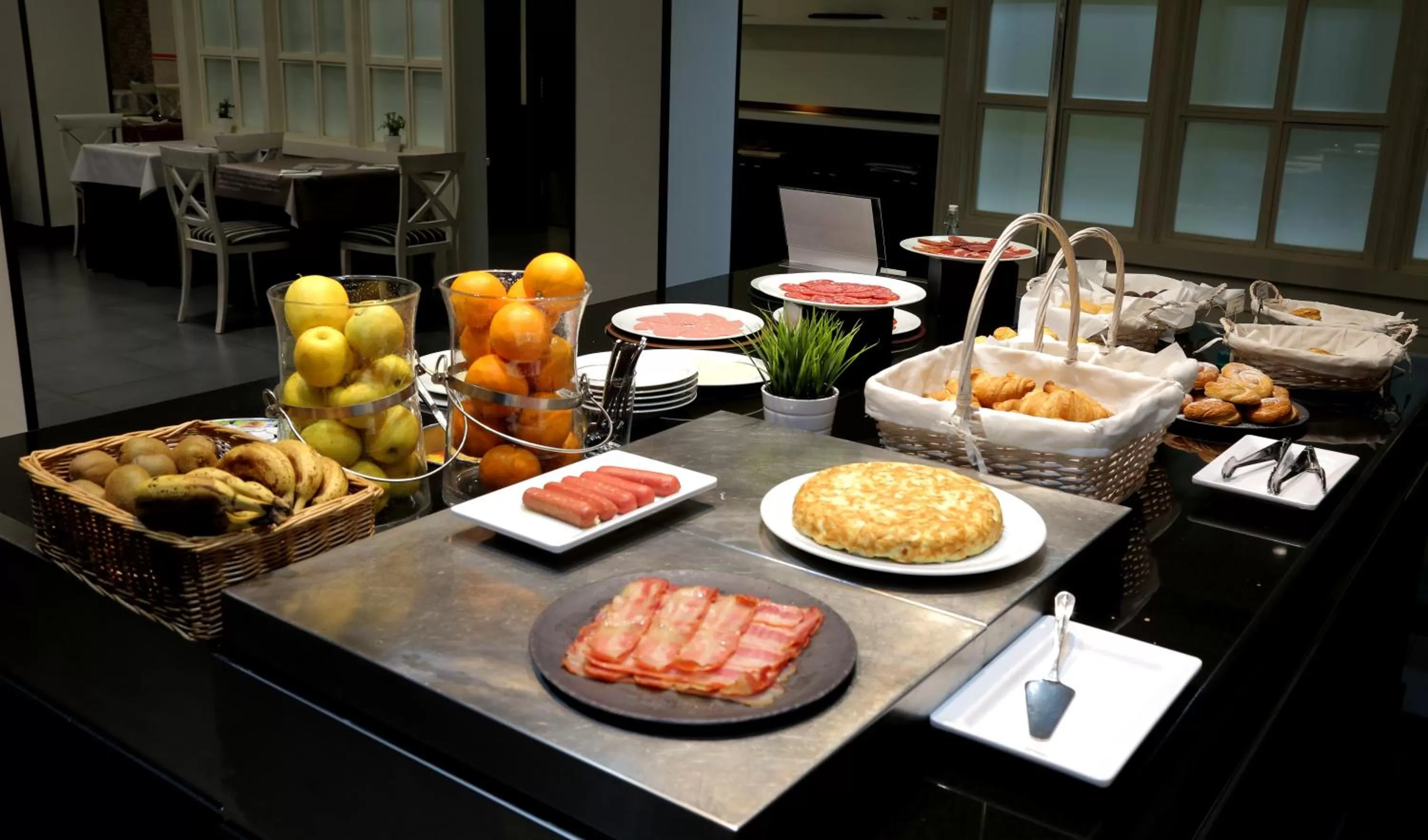 Buffet breakfast in Hotel Oriente