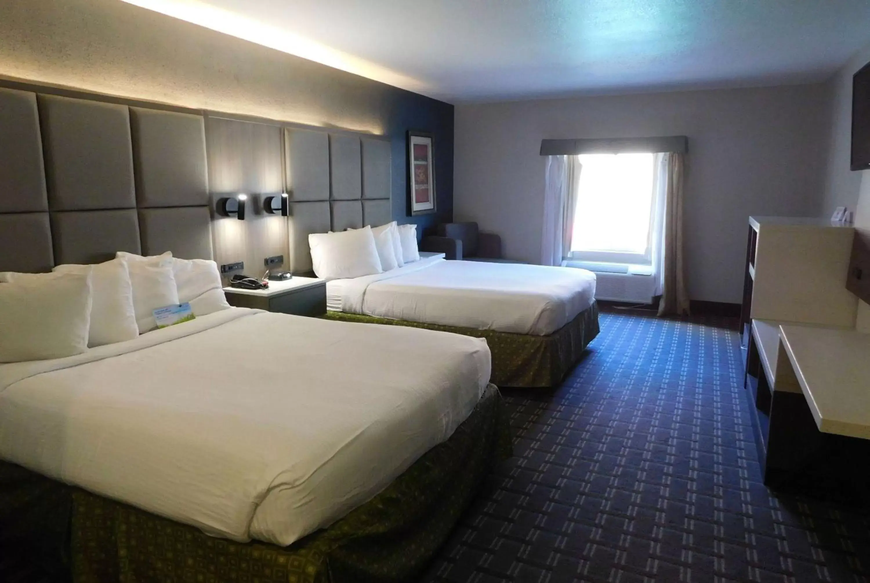 Photo of the whole room, Bed in Days Inn & Suites by Wyndham Downtown Gatlinburg Parkway