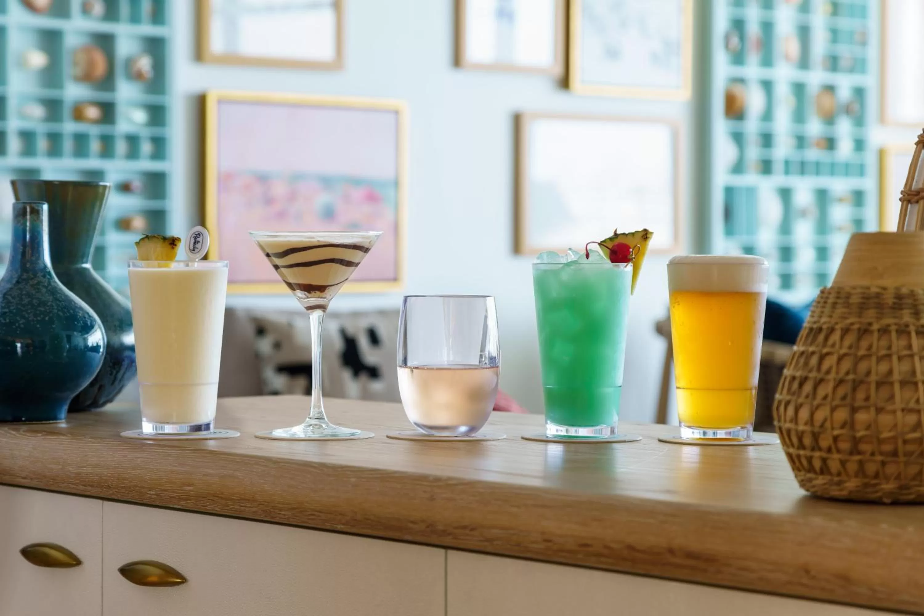 Food and drinks in Beal House Fort Walton Beach, Tapestry Collection By Hilton