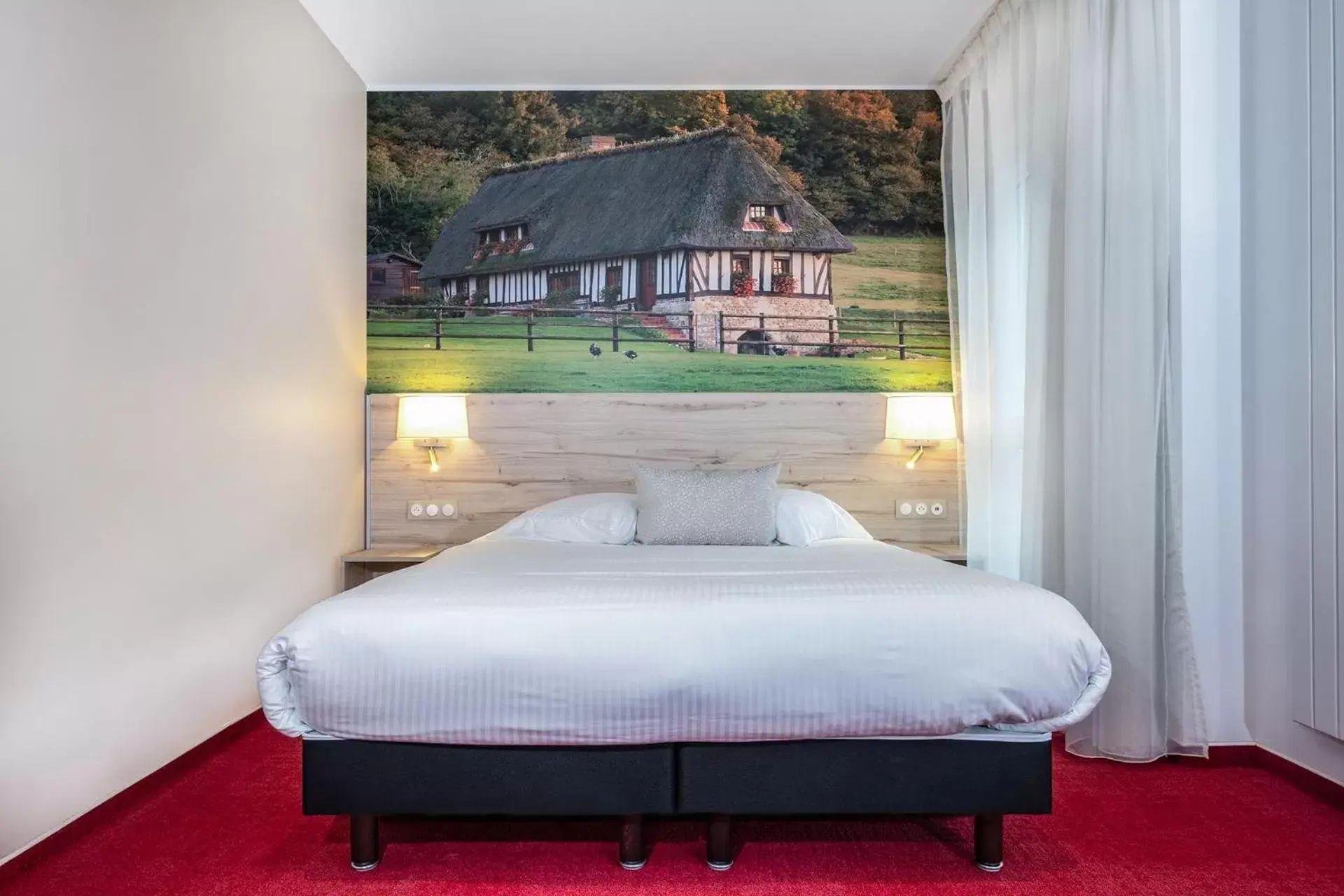 Decorative detail, Bed in The Originals City, Hôtel Acadine, Pont-Audemer