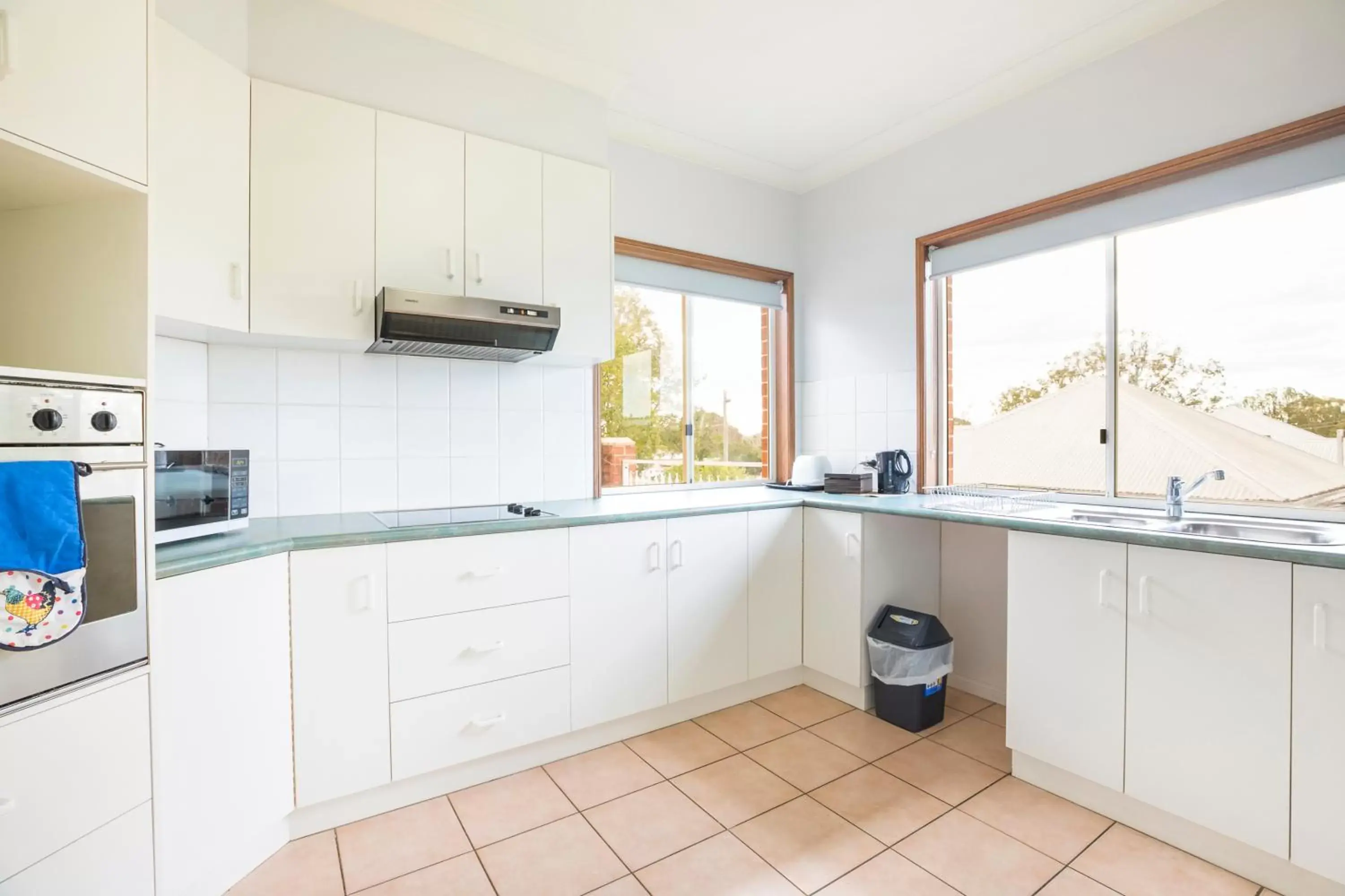 Kitchen or kitchenette, Kitchen/Kitchenette in Nightcap at Federal Hotel Toowoomba