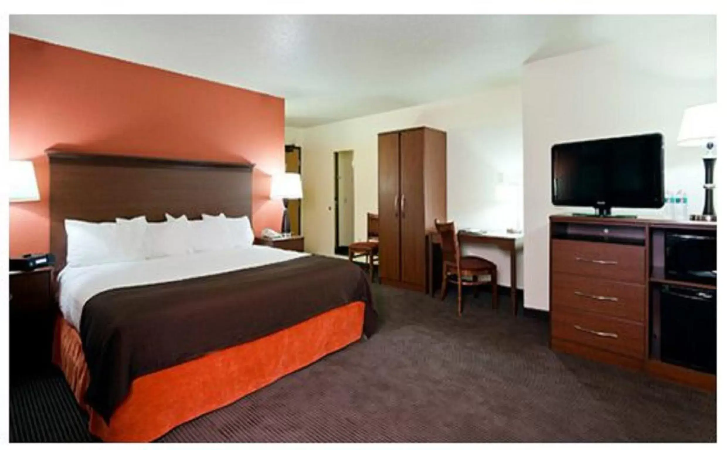 Photo of the whole room, Bed in AmericInn by Wyndham Park Rapids