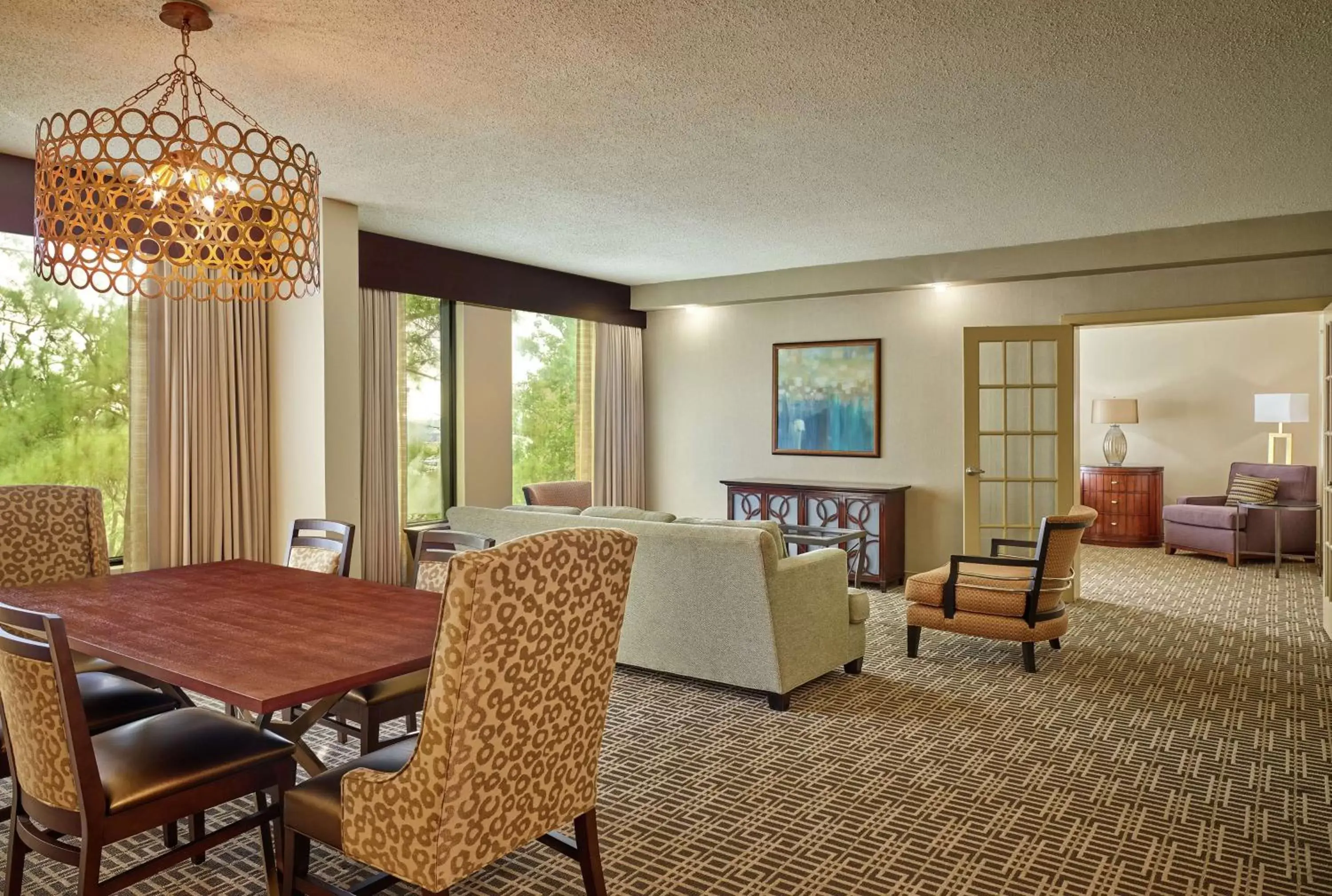 Living room, Seating Area in DoubleTree by Hilton Houston Intercontinental Airport