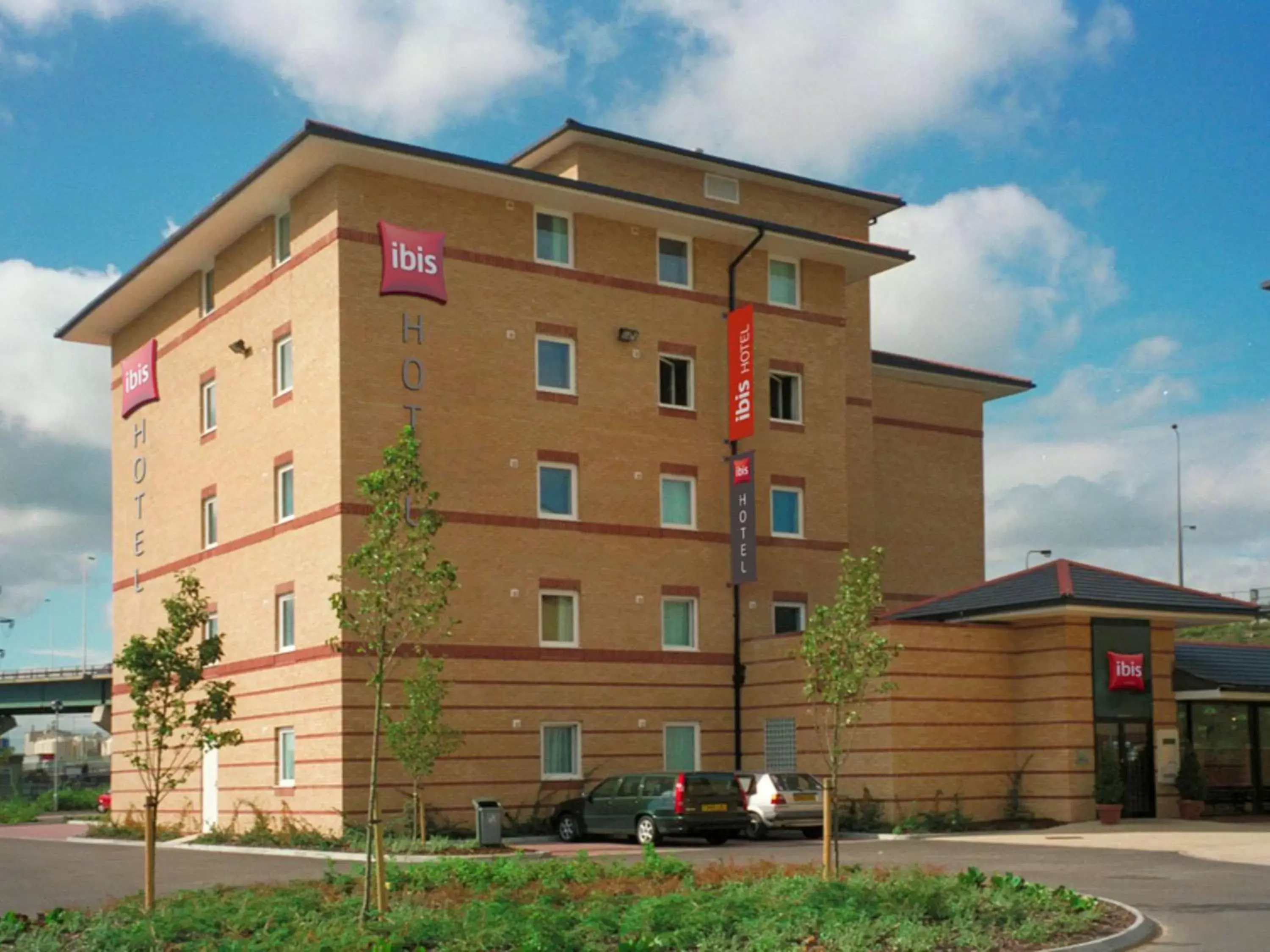 Property building in ibis London Thurrock M25