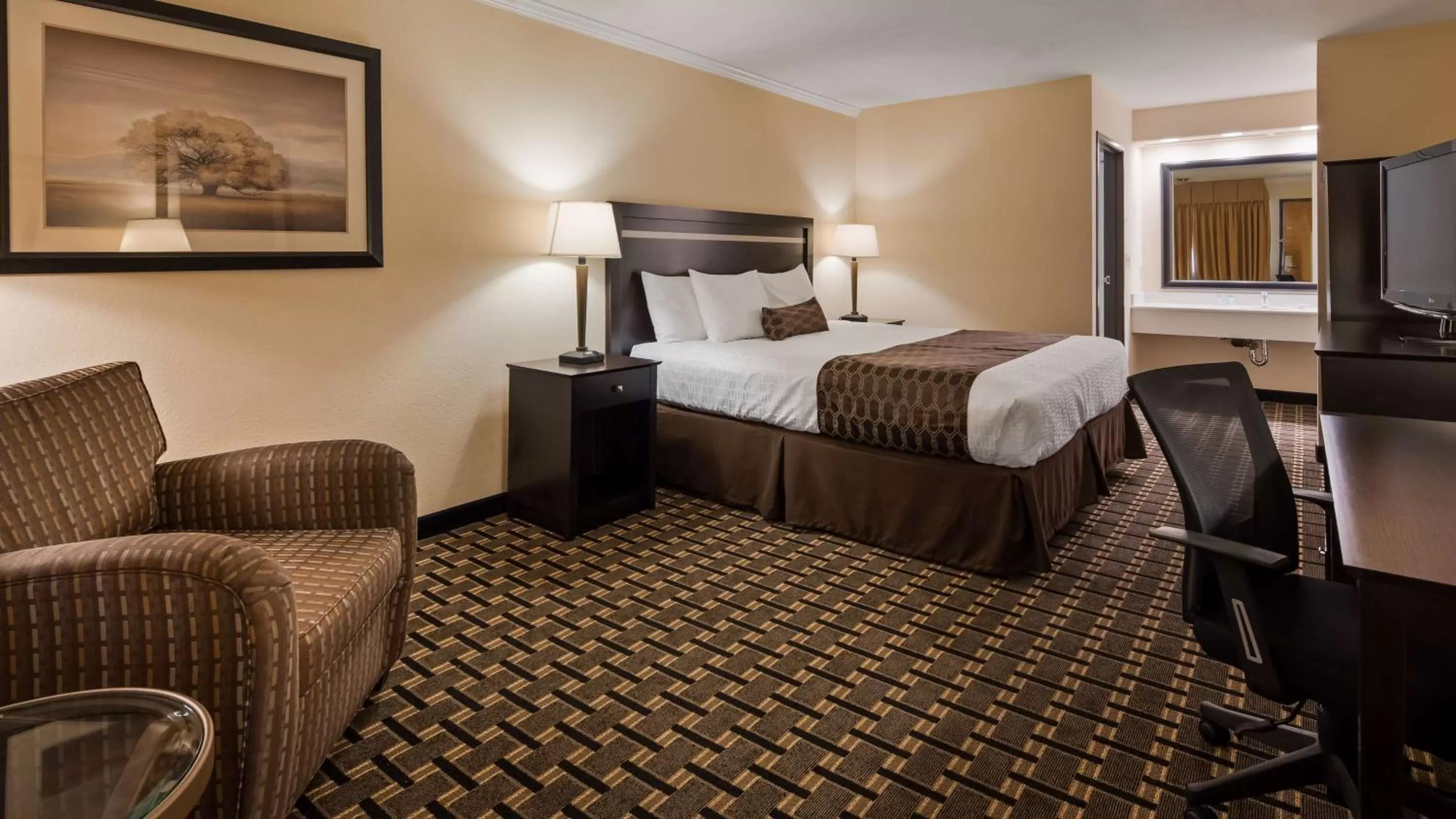 King Room with Roll-in Shower - Disability Access/Non-Smoking in Best Western PLUS Inn of Hayward