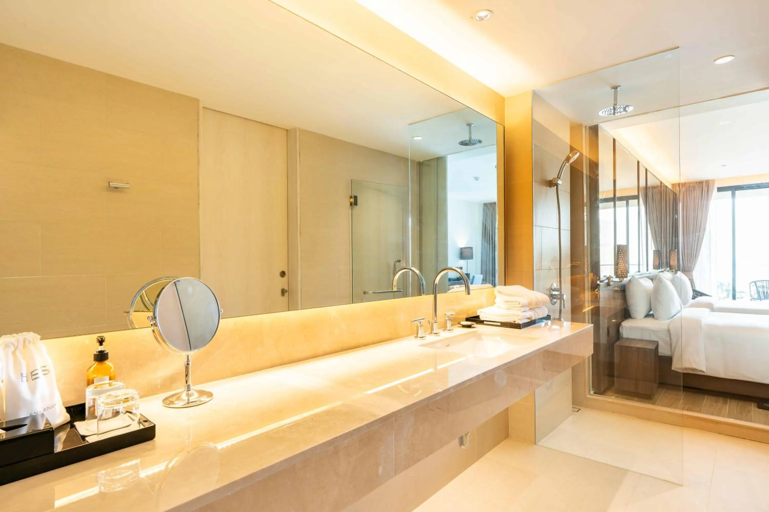 Bathroom, Bed in Ana Anan Resort & Villas Pattaya