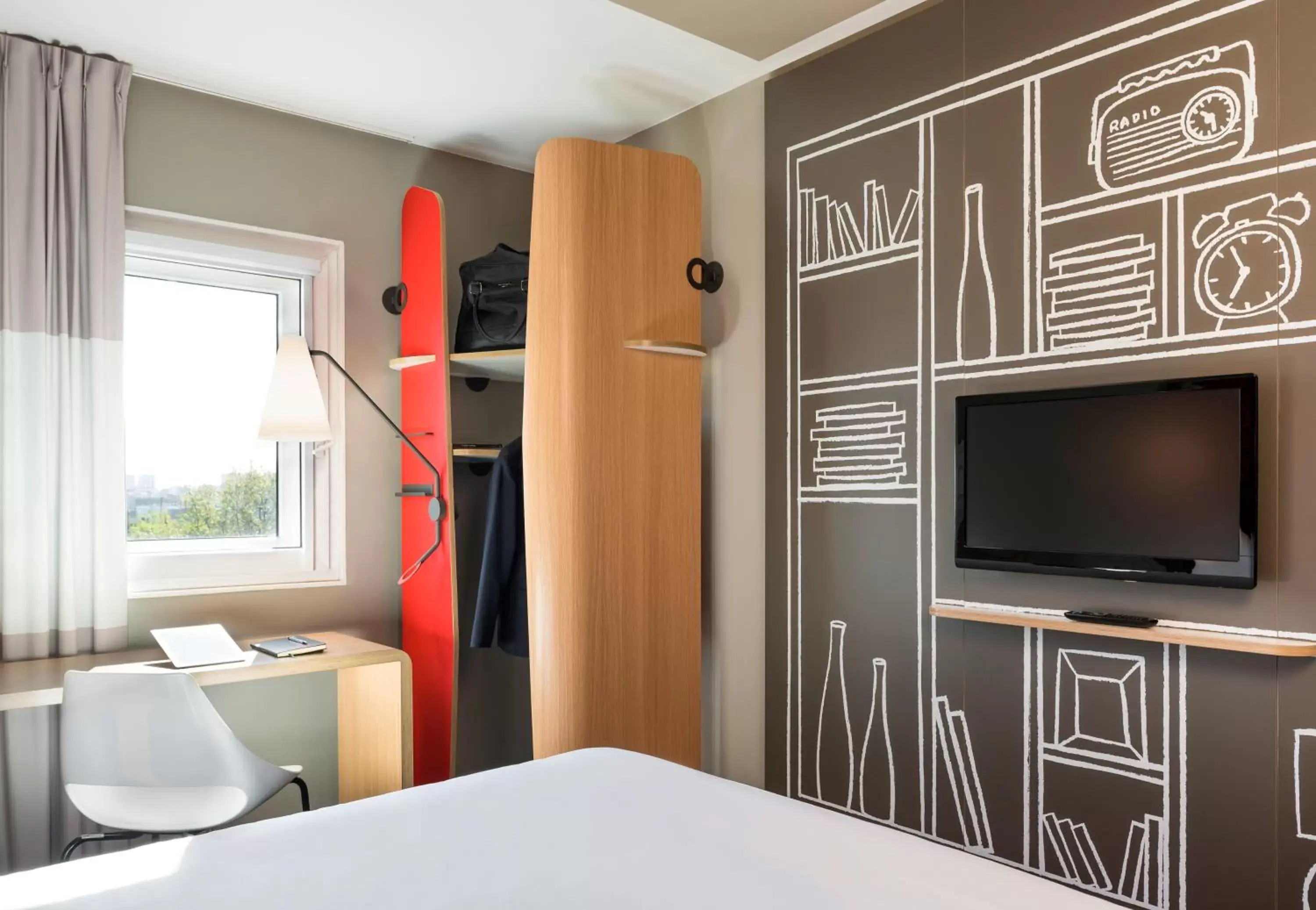 Bedroom, TV/Entertainment Center in Ibis Budapest Heroes Square