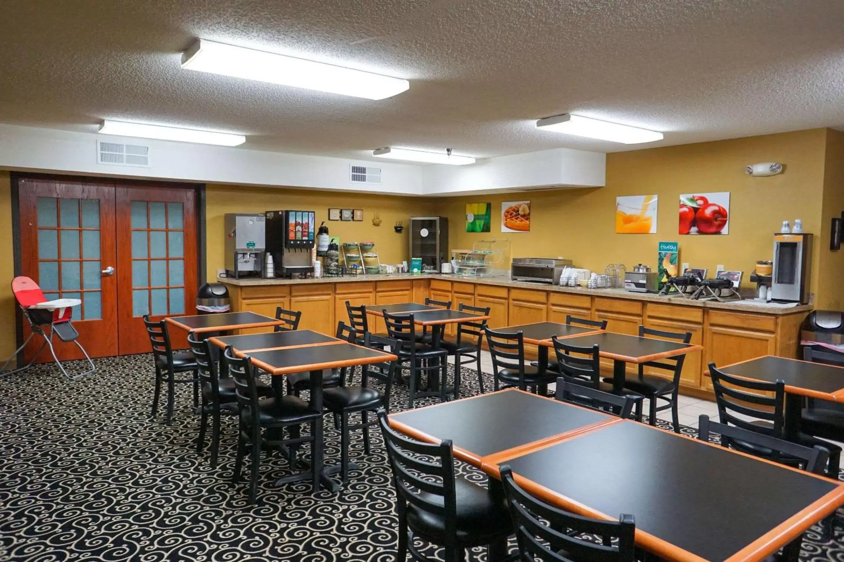Restaurant/Places to Eat in Quality Inn & Suites Watertown