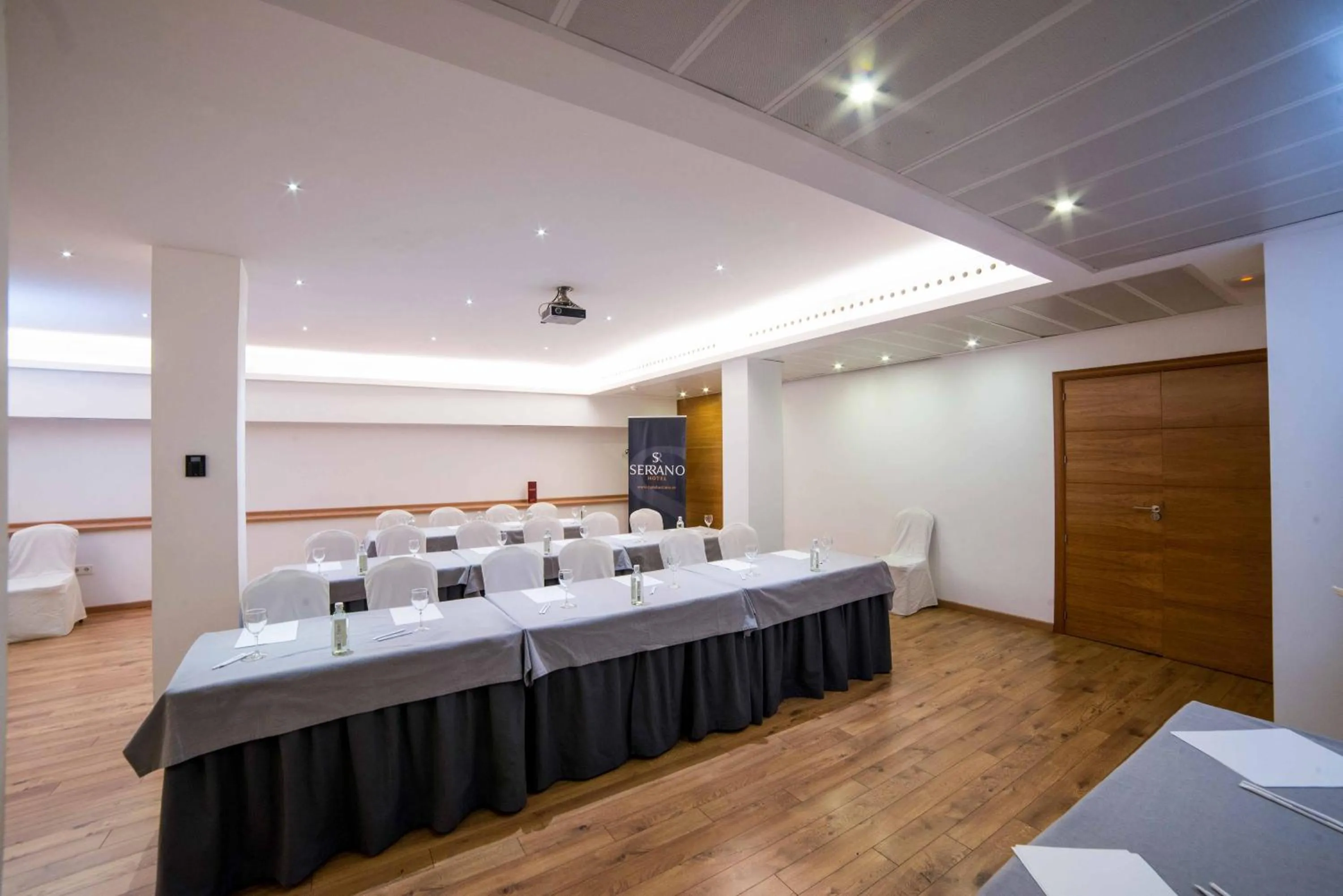 Meeting/conference room in Hotel Serrano